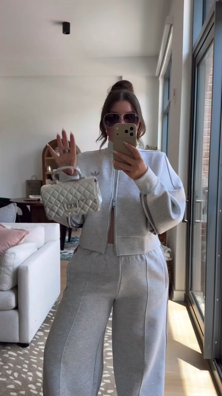 comment SET for look info sent to your inbox 📨 

All links are always available for you in my bio + LTK 🤍

https://liketk.it/6fT1M