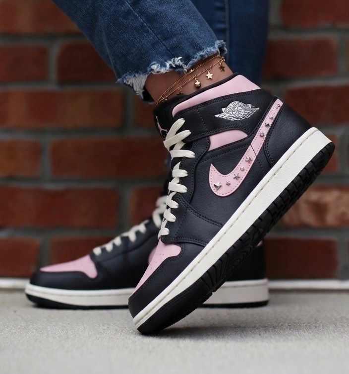 Air Jordan 1 Mid SE Basketball Sneaker (Women) runs true to size 