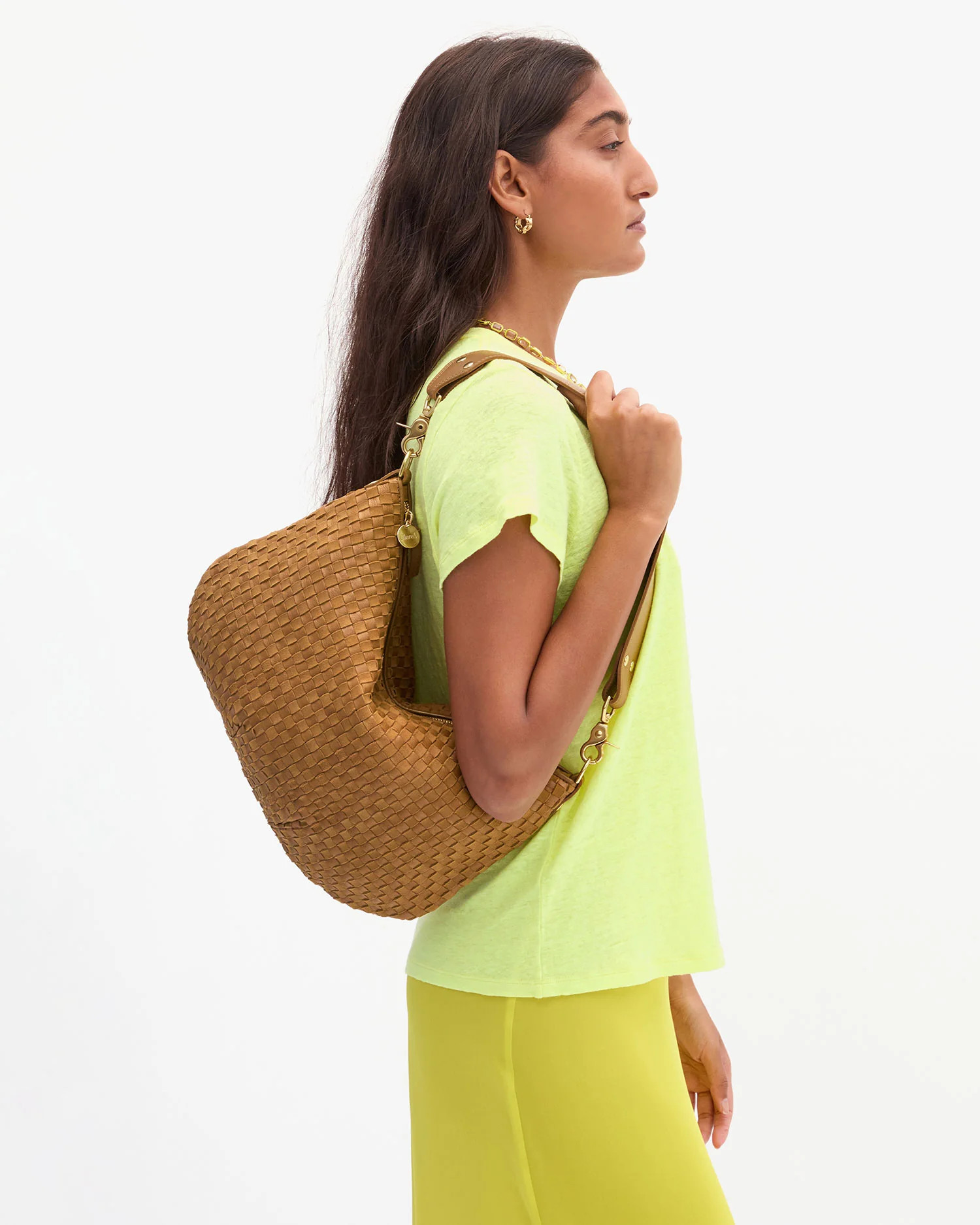 Moyen Messenger | Clare V.