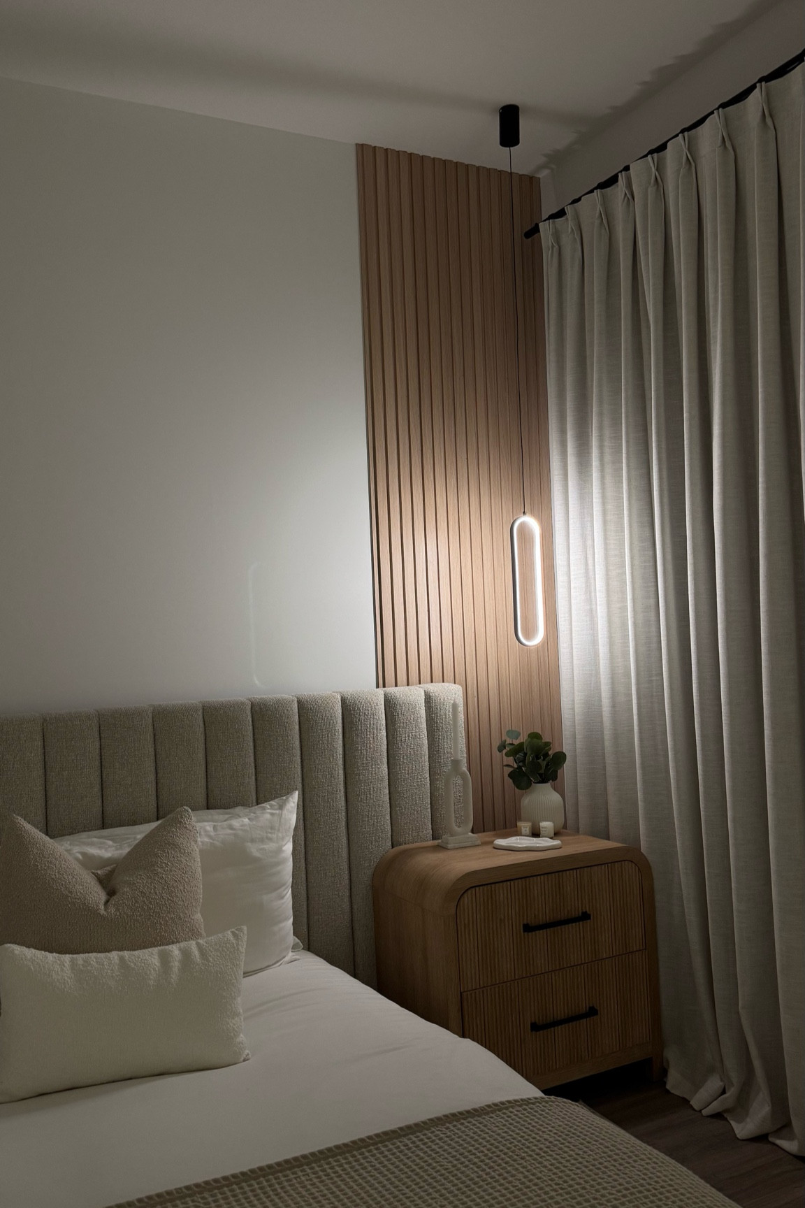 Lamaparas minimalista de mi habitacion! Me encanta porqie iluminan bastante y agregan un toque muy bello!! Y por solo $19.99 !! 