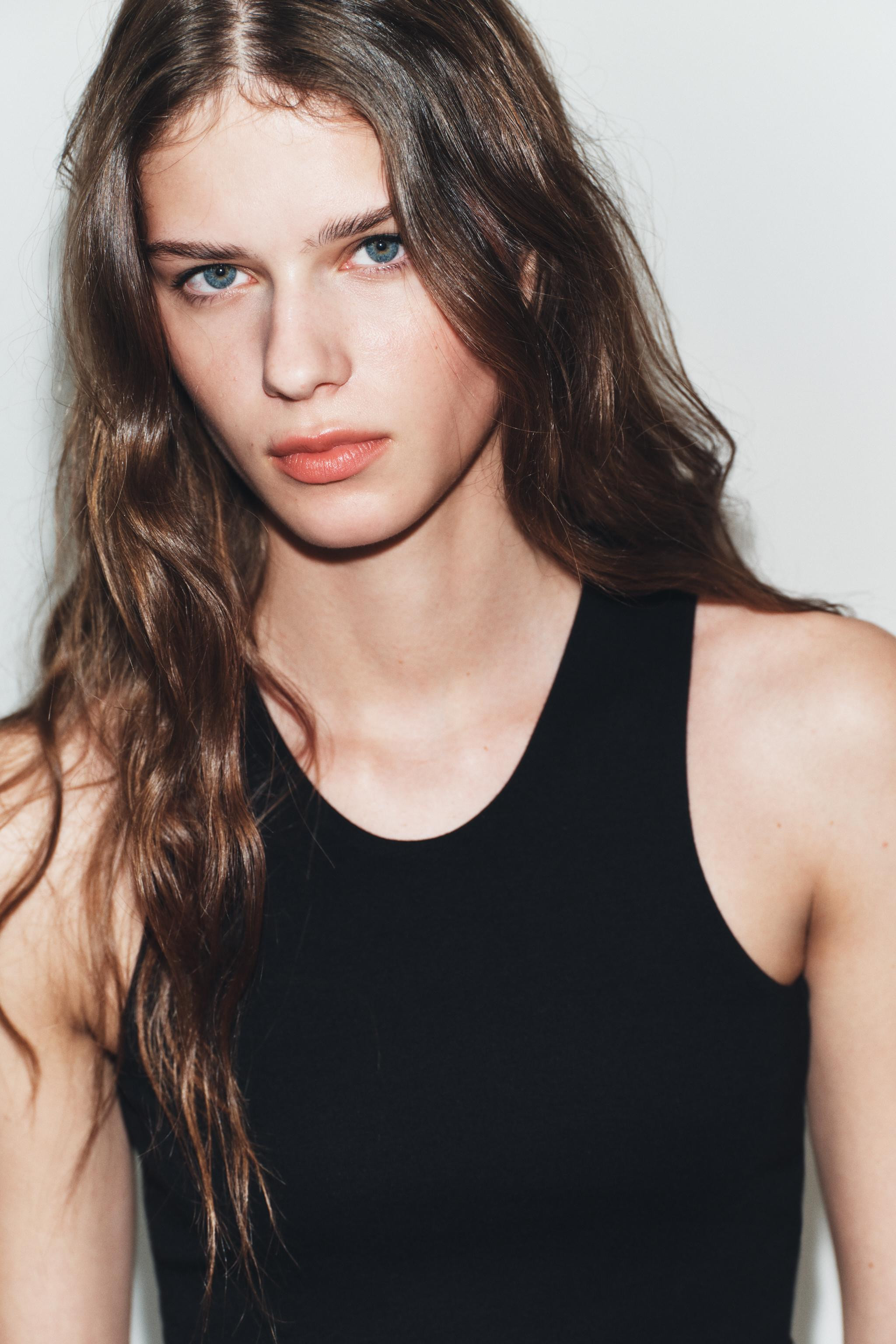 SLEEVELESS CROP TOP | Zara UK