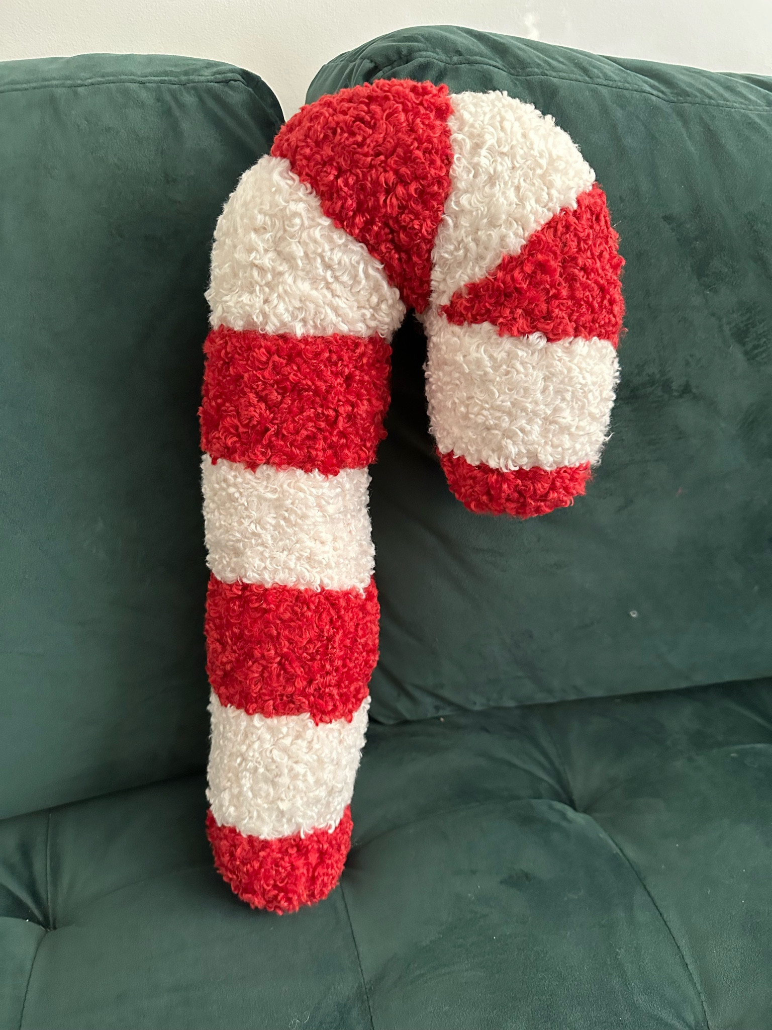 The cutest candy cane pillow

#LTKSeasonal #LTKHoliday #LTKfindsunder50