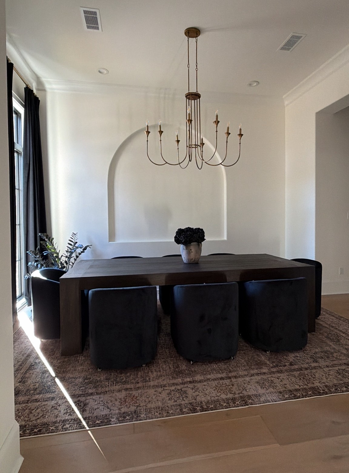 Shop my dining room 🖤


#diningroom 

#LTKHome