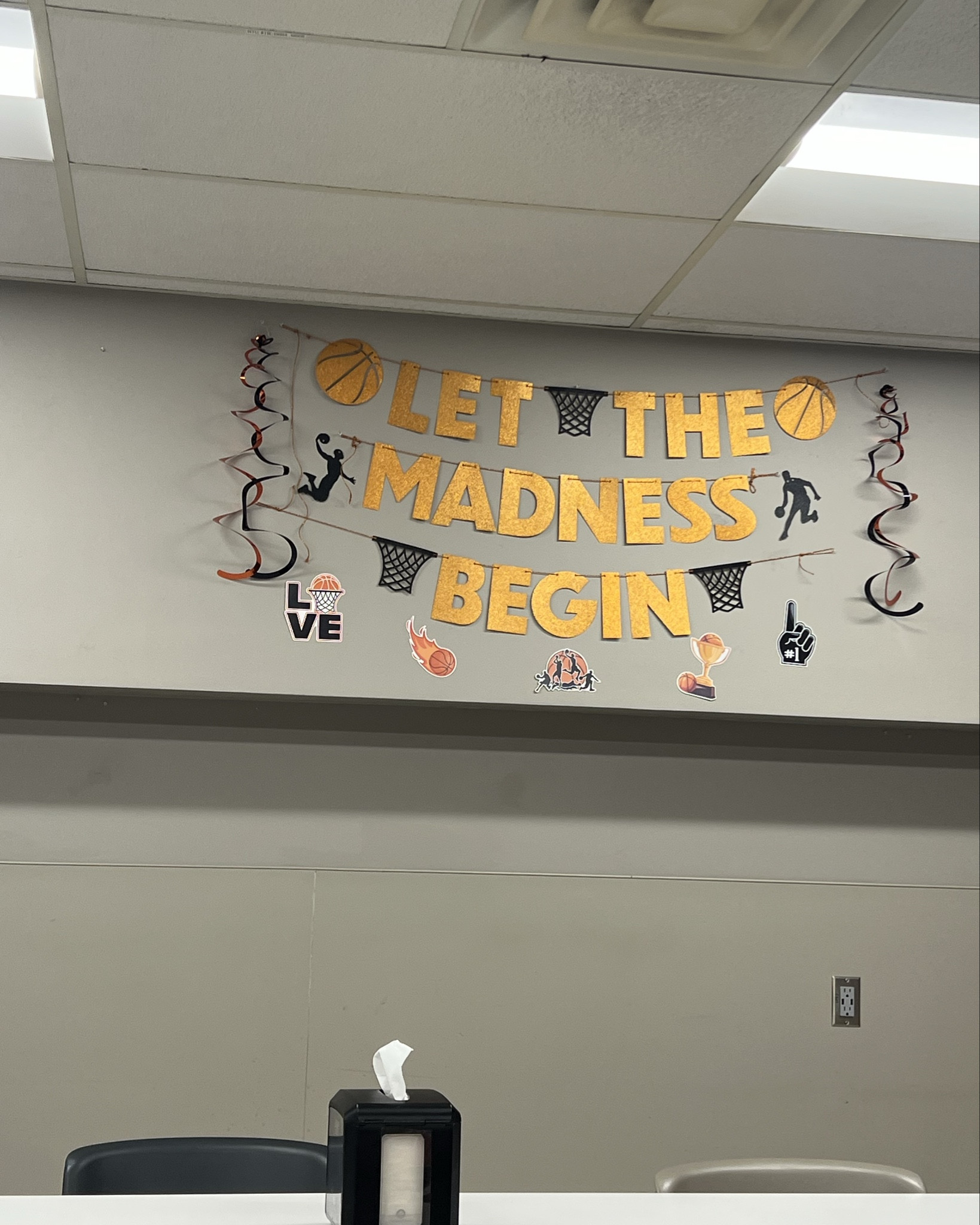 I played some hoops real quick after work 🏀 I need more practice lol 😂 #MarchMadness #Basketball 

#LTKActive #LTKfitnessgoals #LTKdayinmylife