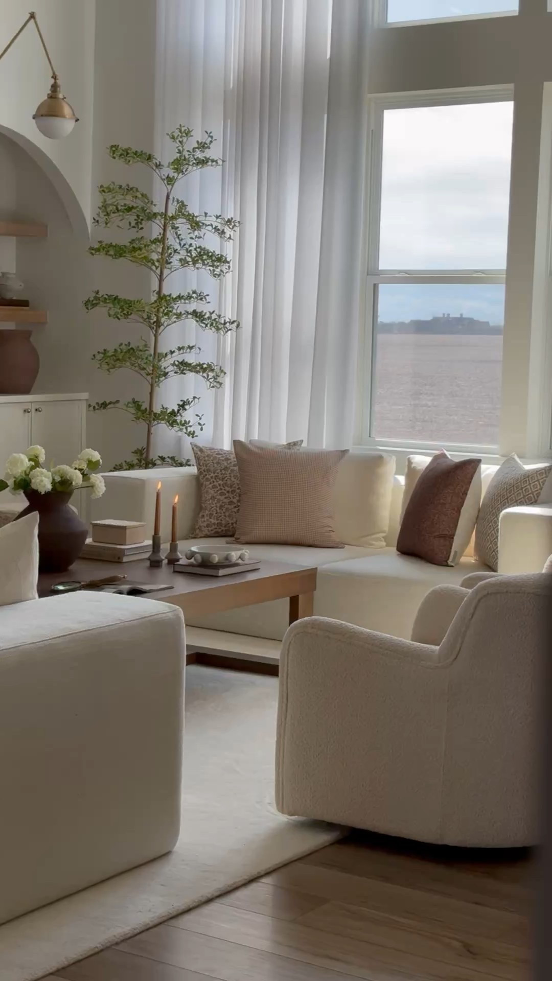 Living room Inspo✨

Accent chair- neutral rug- pillows- neutral pillows- faux shady lady tree

#LTKOver40 #LTKSaleAlert #LTKHome