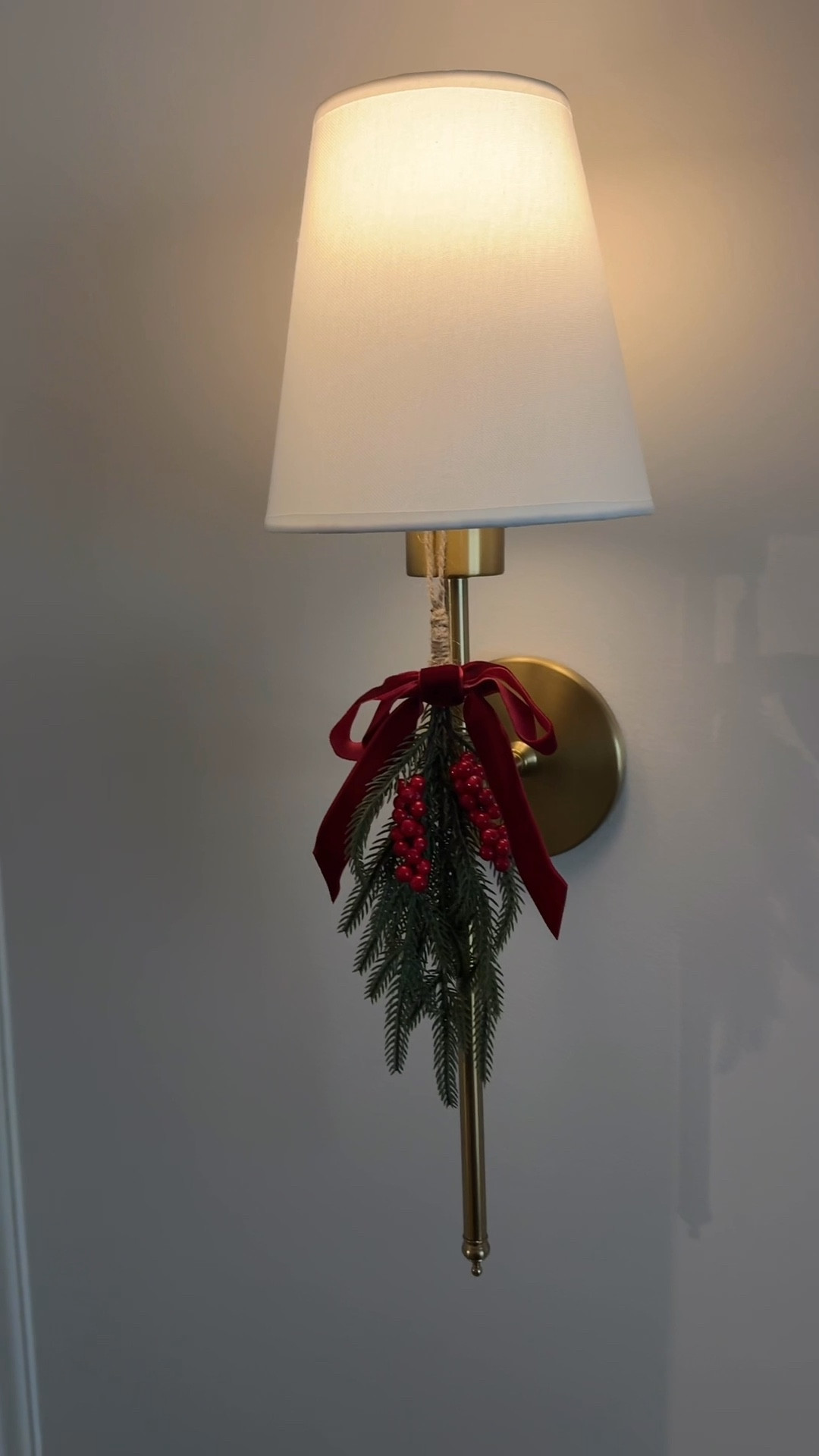 The cutest Christmas swag! A set of four to add so many places! ❤️

#LTKSeasonal #LTKHome #LTKHoliday