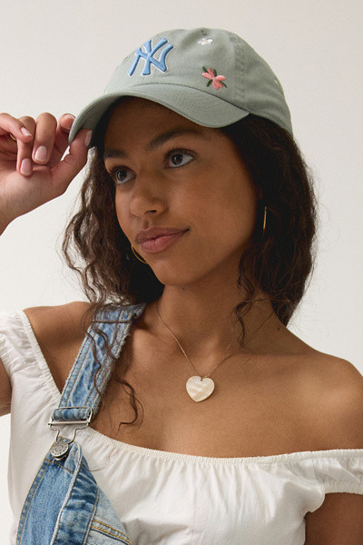Mitchell & Ness MLB New York Yankees Floral Dad Hat | Urban Outfitters (US and RoW)