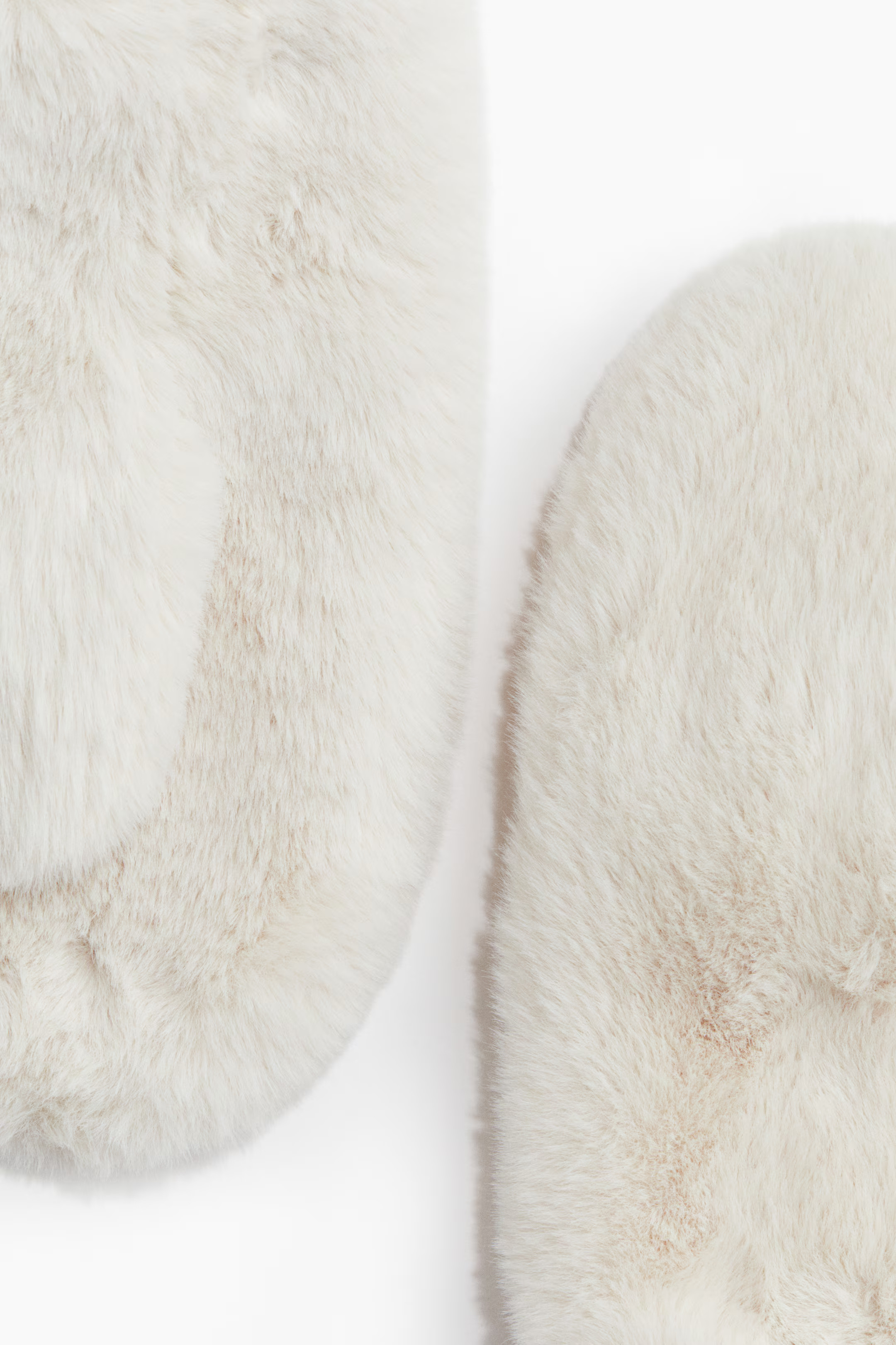 Fluffy mittens | H&M (UK, MY, IN, SG, PH, TW, HK)