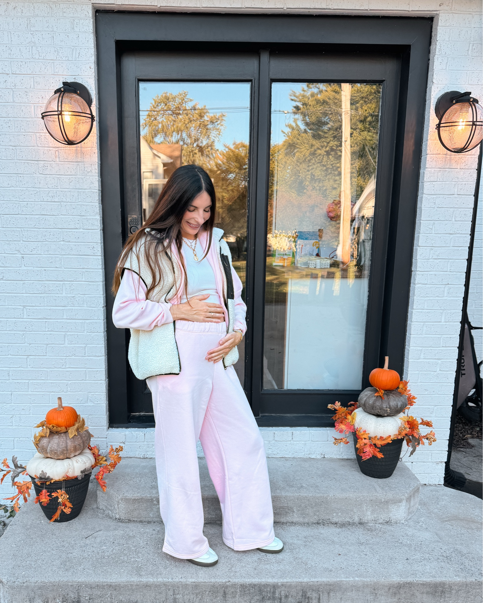 @fabletics always killing it with cute + comfy travel sets! 19 weeks and we’re on our way to Knoxville for the weekend for a Tennessee Vols game with family! #fableticspartner

#LTKFindsUnder50 #LTKActive #LTKBump