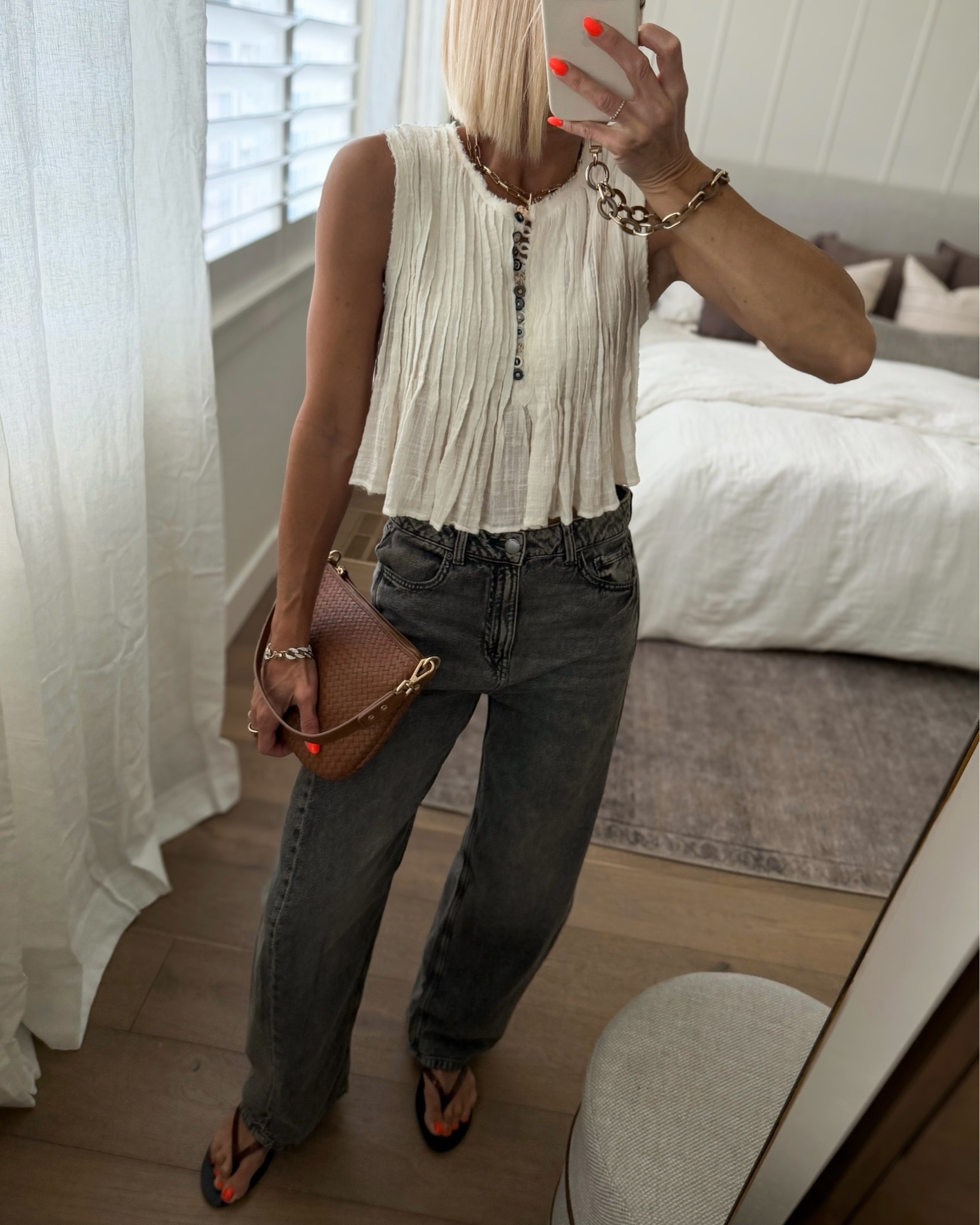 Can’t stop wearing this top — it’s pairs beautifully with so many different colors of denim: blue, the dark grey, and I’ve worn them with brown too!
Both jeans & top fits tts