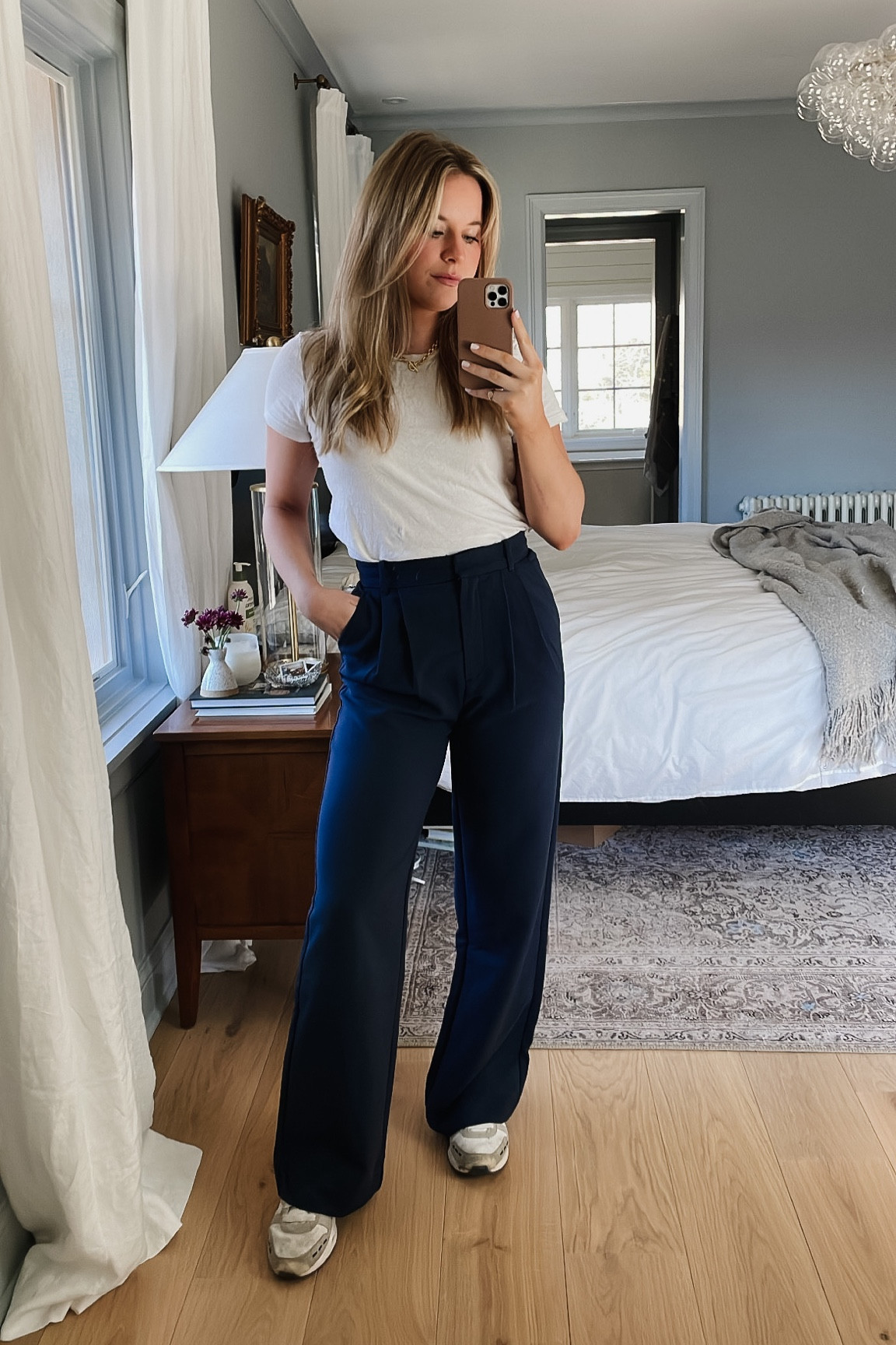 Abercrombie trousers, high waisted trousers, neutral trousers, spring outfit