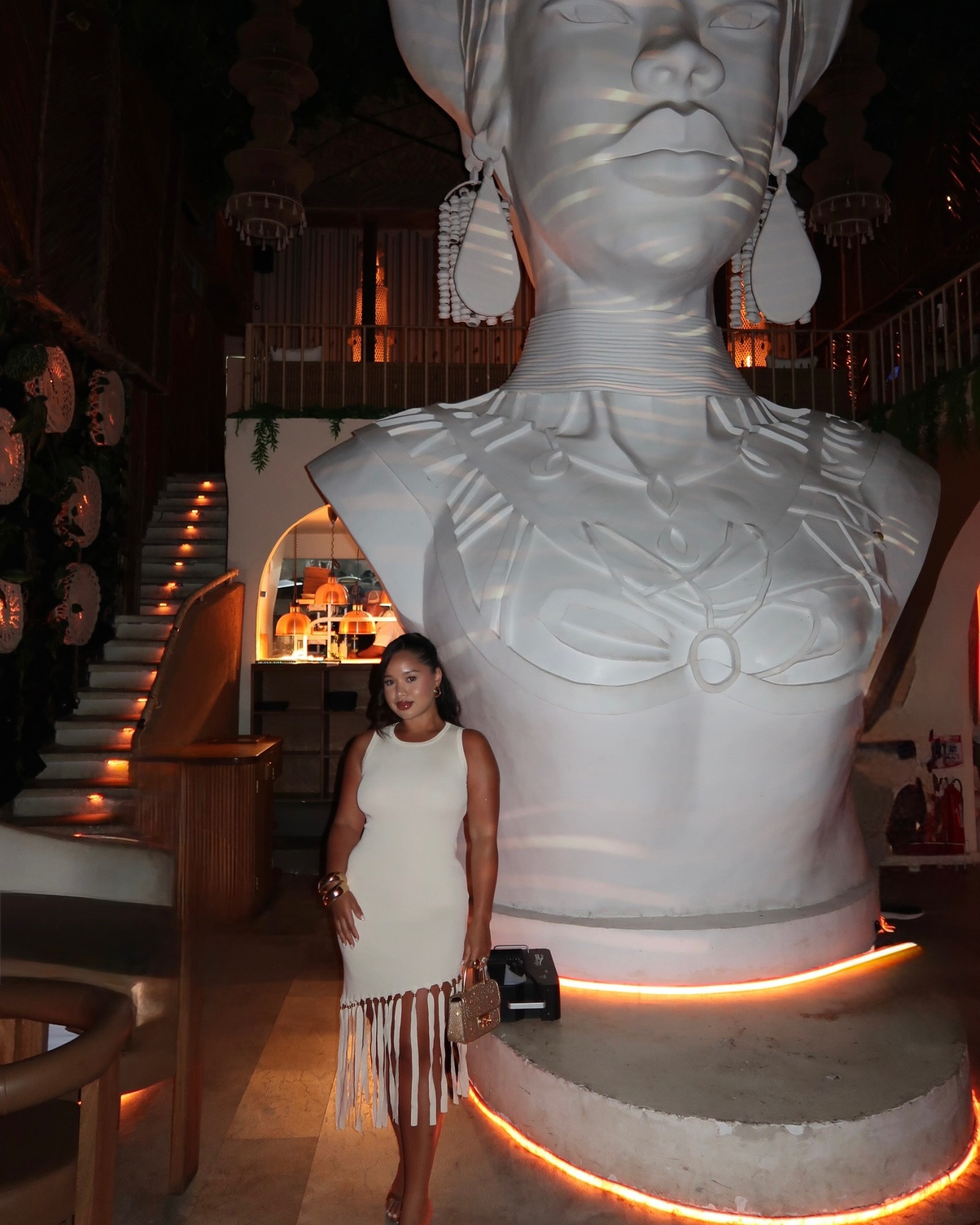 Morenita @morenaorigenes 

The drinks were delicious 😋 

A moment for the dress 😍

Another slow mo moment for the dress 

☺️😍

No but seriously this dress was perfect for the restaurant 

❤️

A selfie on the G7X is always a must 

My food was sooo good I left nothing !

This drink was cute 

The show was 🔥

La baby ☺️

This sculpture was beautiful 

I can’t wait to go back !