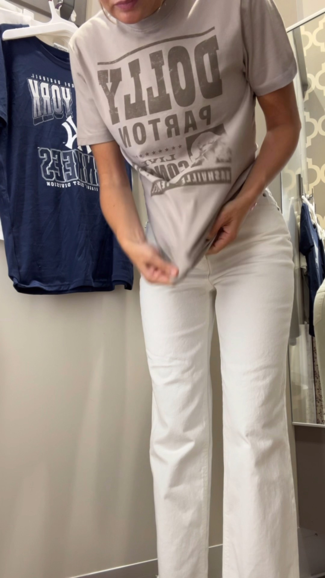 I’m always checking the men’s tee section and found sunshine today. • 5’10” 140lbs // top: small / jeans: 4

#LTKFindsUnder50 #LTKStyleTip