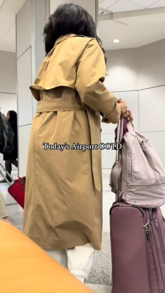 Airport Ootd 😊

#LTKFindsUnder100 #LTKOver40 #LTKTravel