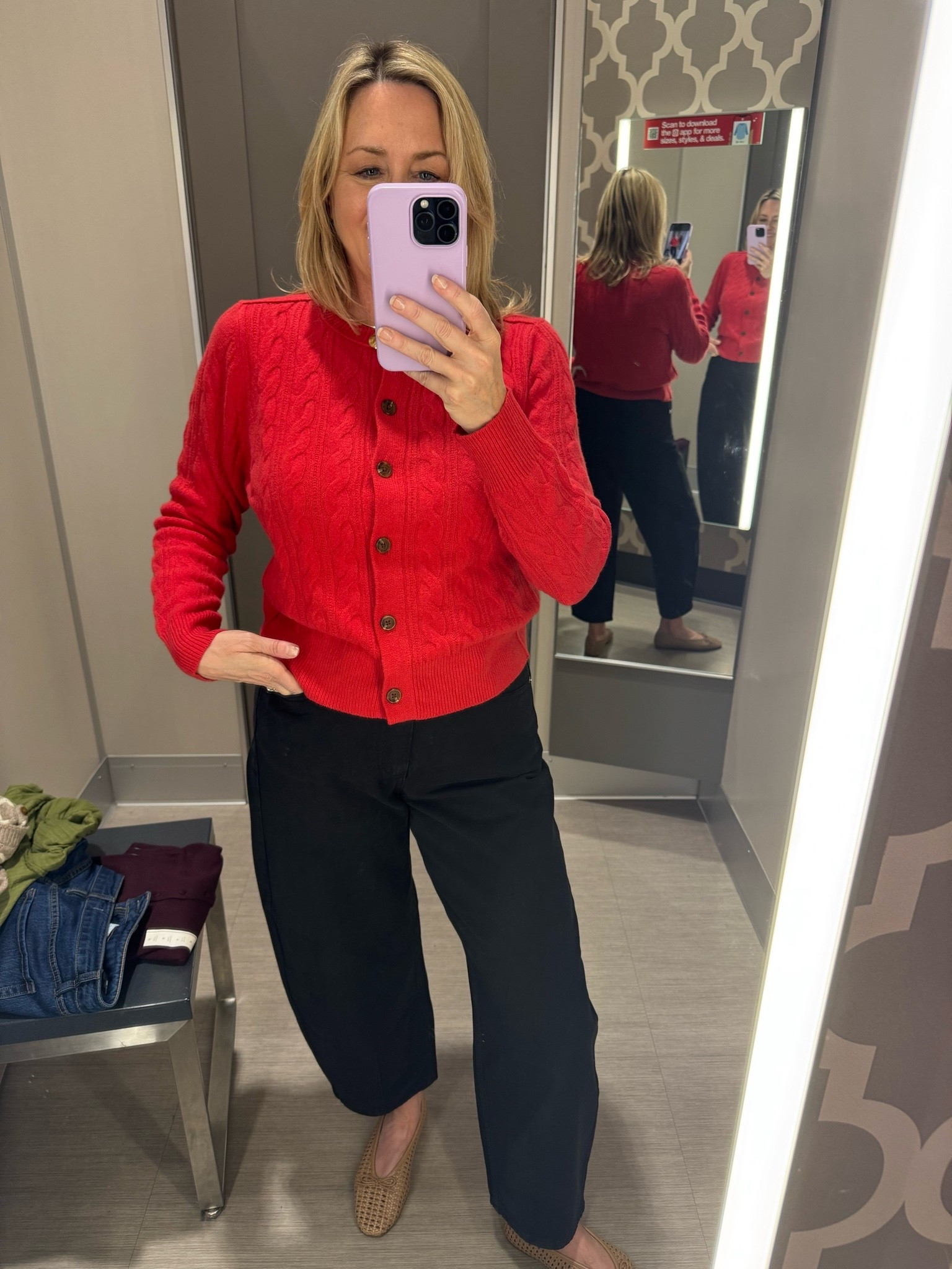 Cute barrel jeans and cardigan sweater on sale, fall outfit

#LTKdayinmylife #LTKootd #LTKSaleAlert