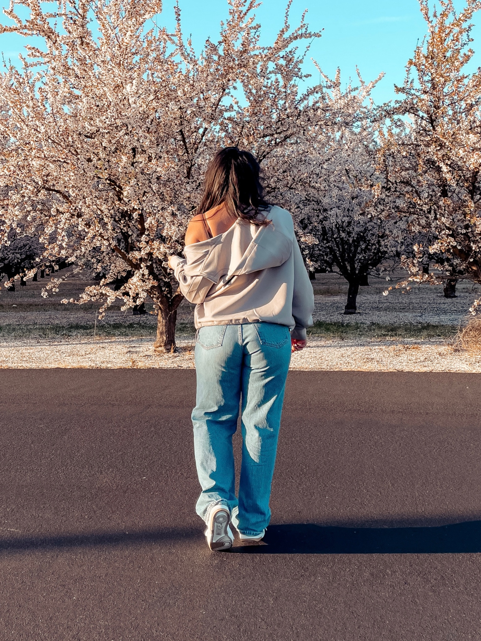 { Spring Denim ❥ 

• YPB neoKNIT Cinched Full-Zip Hoodie in Sand - L 
• Abercrombie High Rise The Loose Jean in Medium - 30 LONG 
• Nike Gamma Force Casual Sneaker in White, Phantom - 8.5 

Midsize Style Inspo . Casual Midsize Look . Modern Rez Girl Aesthetic } 

#LTKSpringSale #LTKmidsize #LTKstyletip