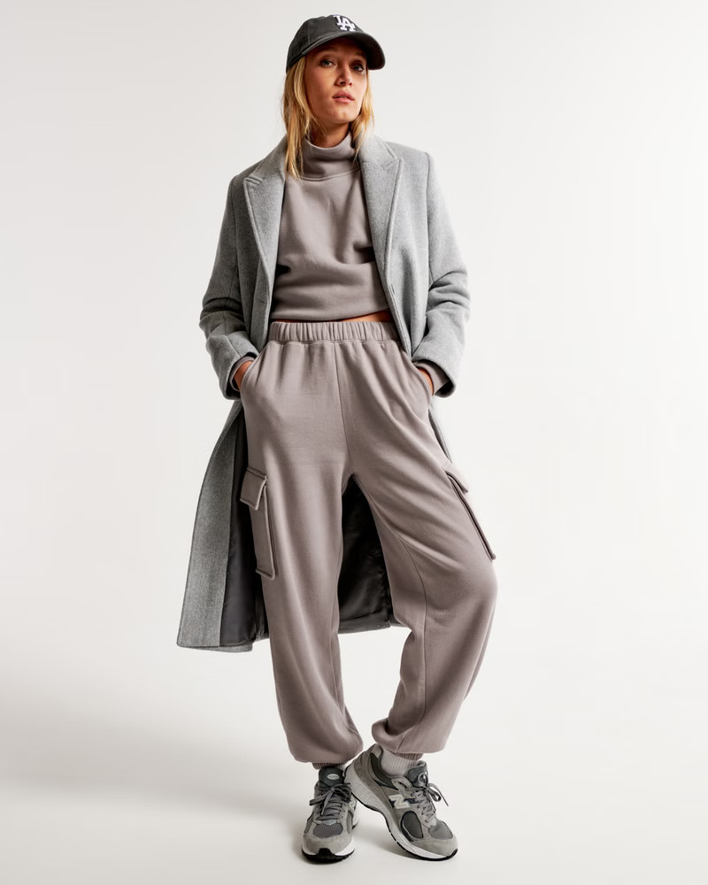 Women's Essential Oversized Cargo Sunday Sweatpant | Women's Bottoms | Abercrombie.com | Abercrombie & Fitch (US)