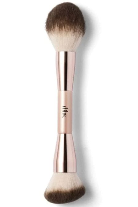 Blending brush is back in stock 😍 this is what I use for my bronzer + contour. Use code RACHAEL15 to save on Dibs site