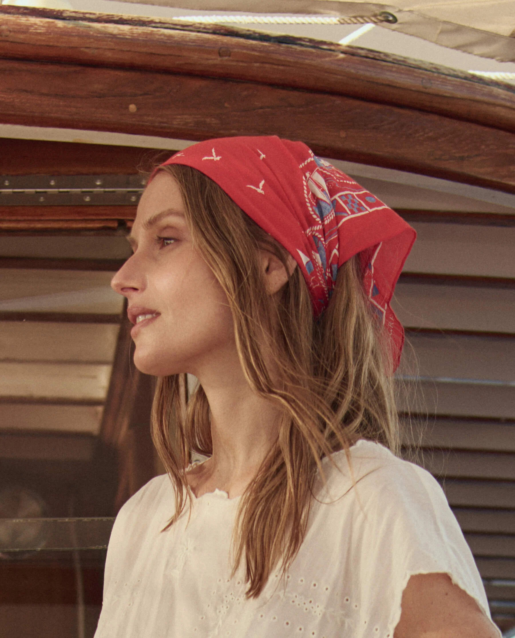 The Sailboat Bandana. -- Red | THE GREAT.