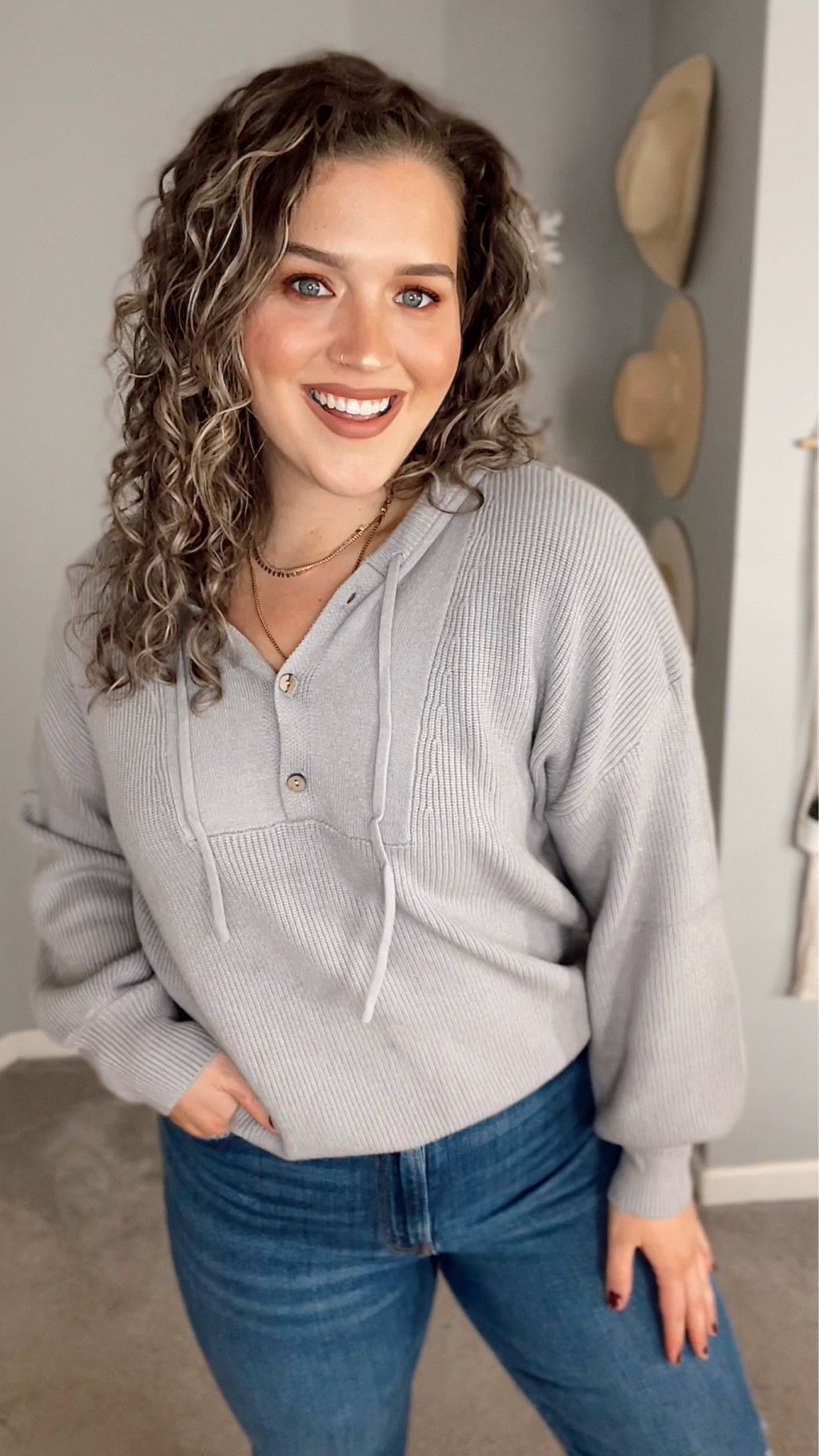 Midsize Fall OOTD 🍂
Sweater: L 
Jeans: 31R 
#midsizeoutfits #ootd #sweater #amazonfinds #necklace #goldjewelry #jeans #denim #curvydenim #curvelove #fallfashion 

#LTKstyletip #LTKcurves #LTKSeasonal