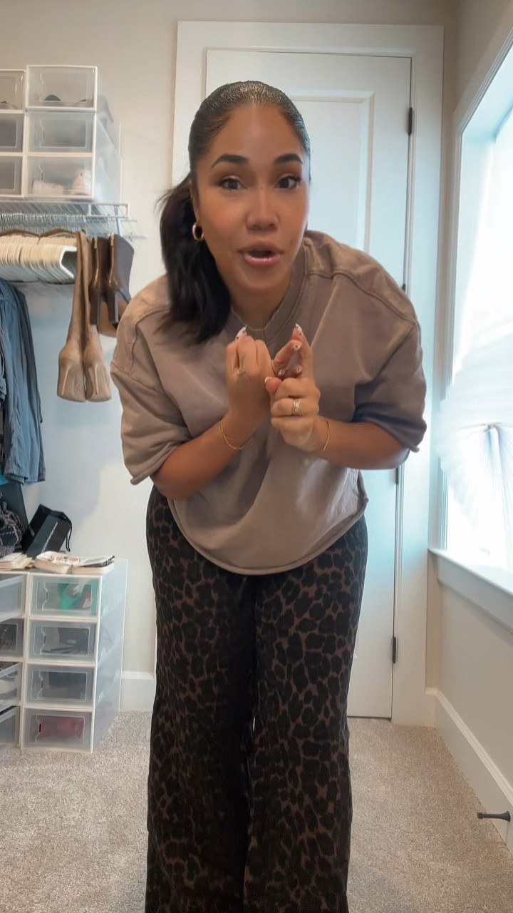 I got these lounge pants in a large because they have no stretch. The other pairs I got are only $15 and they have way more stretch but are just as cute. 10/10 would recommend. I’ll Iink them in my Itk❤️ #workfromhome #loungewear #cuteloungewear 