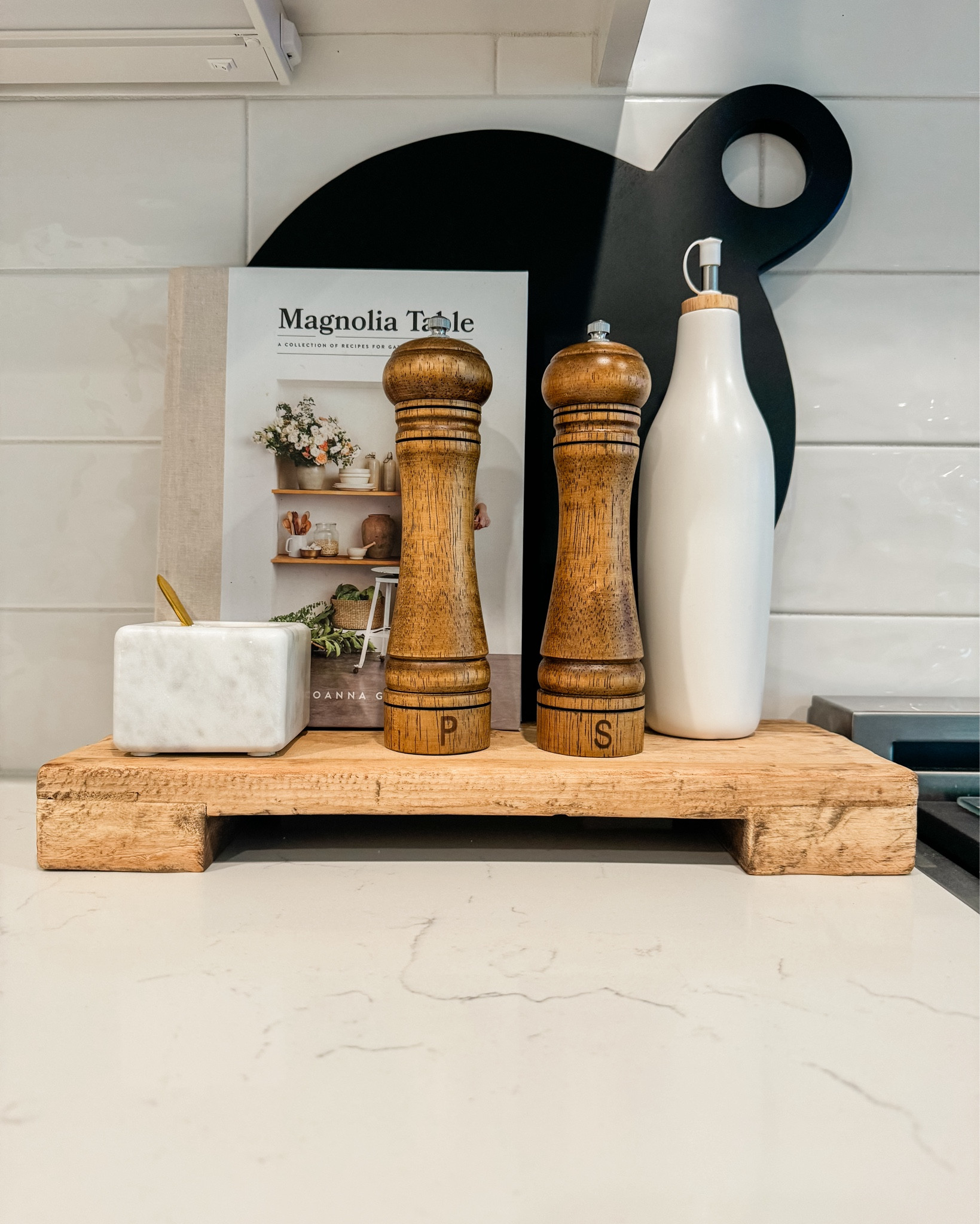 Recent kitchen decor 

Kitchen cutting board, kitchen trivet, salt and pepper grinder, marble salt, warm kitchen, kitchen finds, Amazon finds,
Amazon kitchen, Amazon home 

#LTKfamily #LTKstyletip #LTKhome