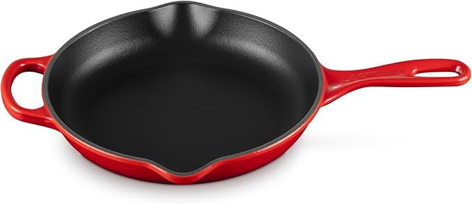 LE CREUSET Signature Enamelled Cast Iron Skillet Frying Pan with Helper Handle and Two Pouring Li... | Amazon (UK)
