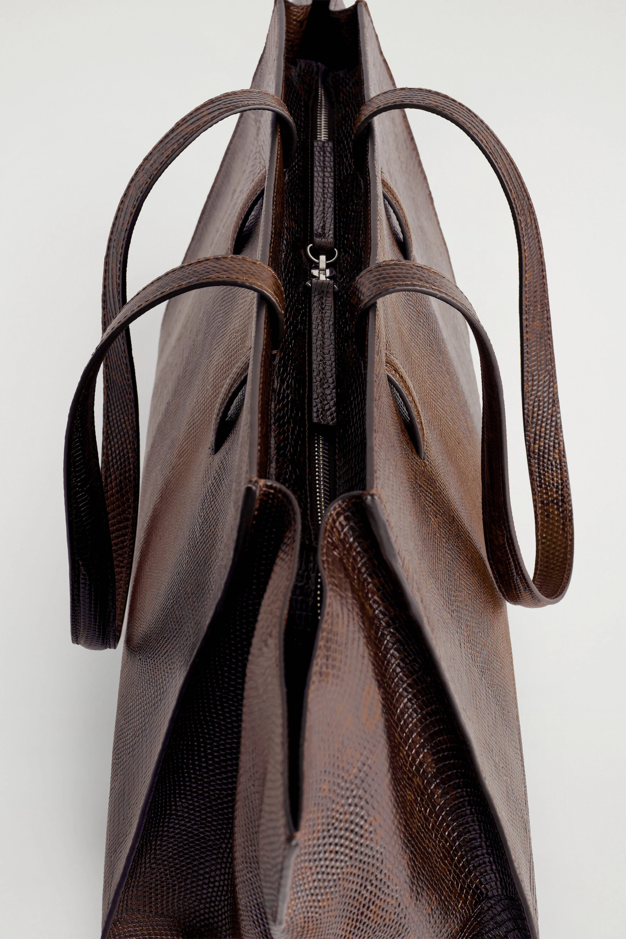 MONUMENT TOTE BAG - LEATHER - CROC-EFFECT / BROWN | COS GB | COS UK