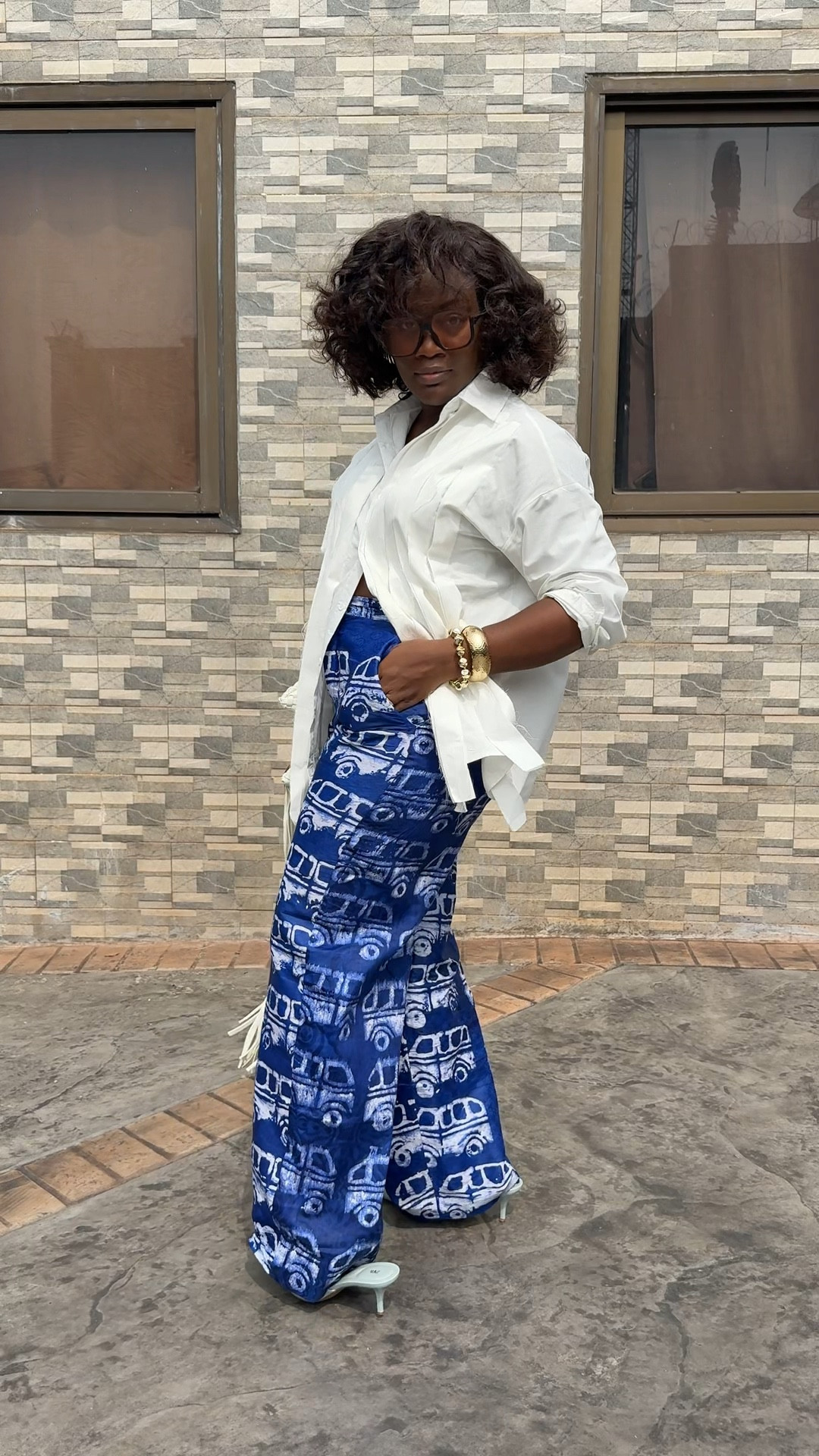 Am I back or Am I BACK!? 😅… I remembered that I had this clutch from south africa 3 years ago and threw on a little quick casual outfit. Got the pants in the market randomly so there is no link there sorry 😞 . OMG THESE ZARA MULES 😍… you absolutely need them before they run out of stock. I got mine in Japan on sales 🙌🏾 also got this white shirt in Japan but lucky for you I found something similar and maybe better on amazon 😌 (Incase zara sells out). 


I will consistent going forward 🙏🏾

#LTKShoeCrush #LTKStyleTip

#LTKSaleAlert