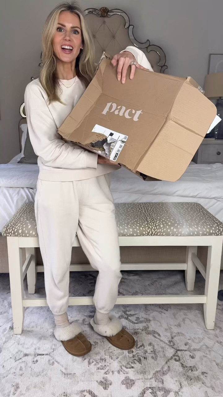 These are my favorite basics and lounge sets!! All 100% organic cotton!!


Lounge set
Basics
Cotton 

#LTKmomlife #LTKdayinmylife #LTKCyberWeek