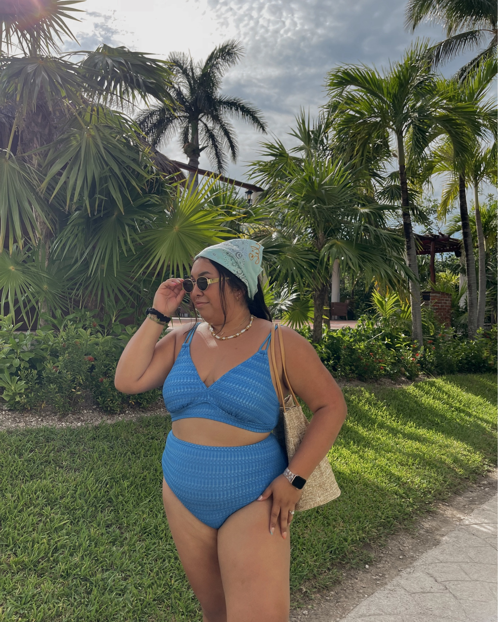 Blue bikini that comes with a blue skirt cover up under $30!

Midsize swim, vacation outfit, beach outfit, blue bikini, high waisted bikini, blue swimsuit, 3 piece swimsuit 

#LTKFindsUnder50 #LTKMidsize #LTKSwim
