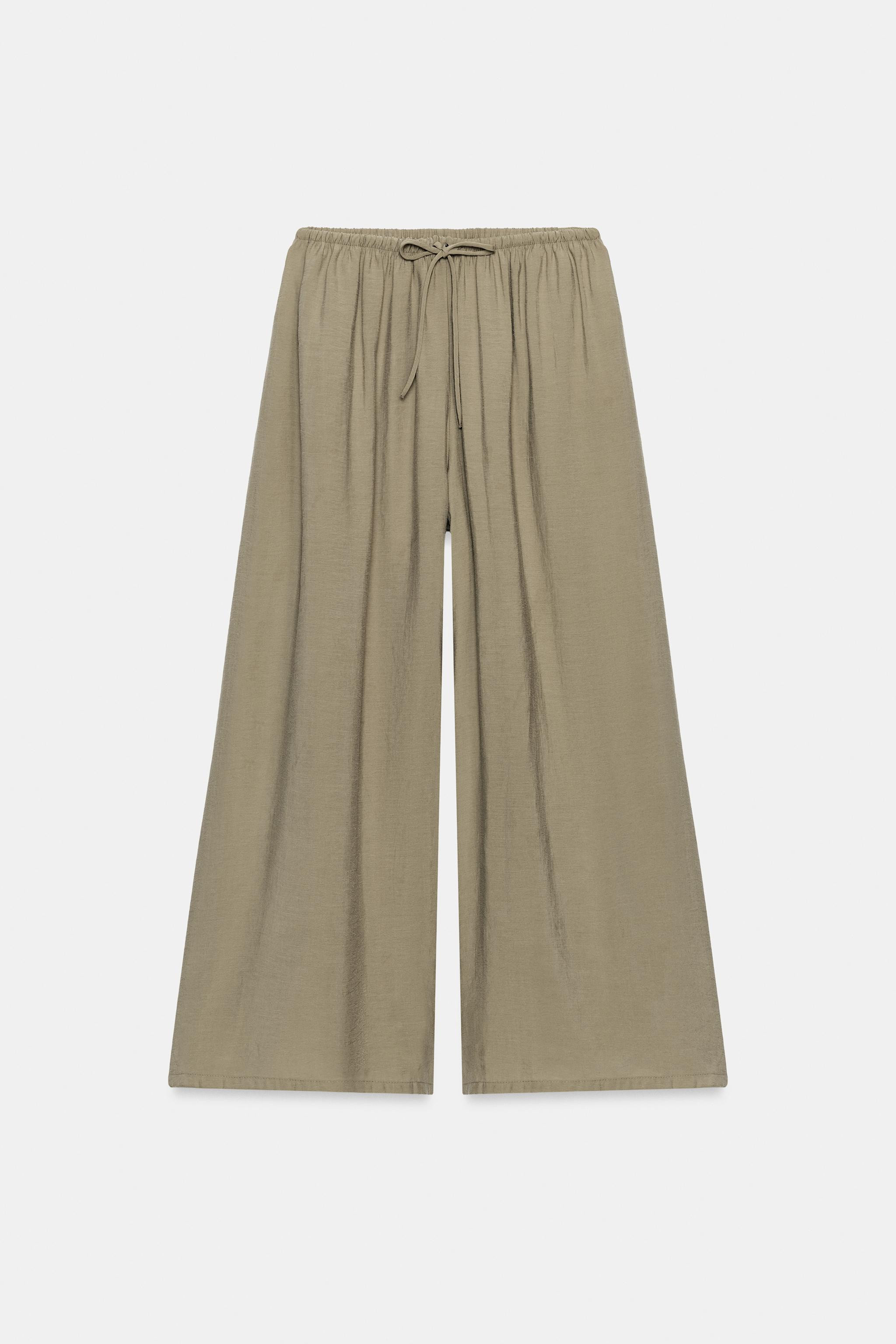 Model height: 178 cmTrousers crafted from a flowing fabric. Mid-waist design with an adjustable d... | Zara UK