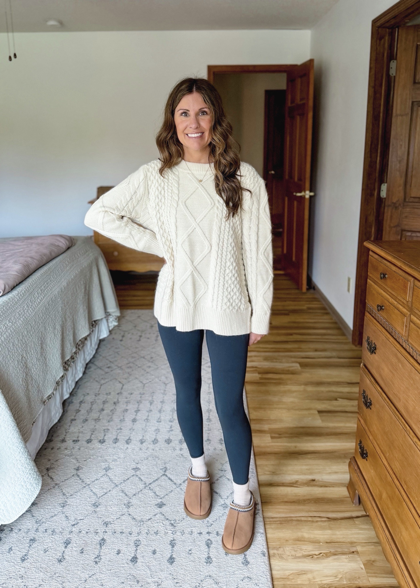 Coziest Fall outfit! Easy outfit for moms🫶🏽

small in my sweater, xs short/petite (25”) in my leggings and 6 in my Ugg Tasmans.