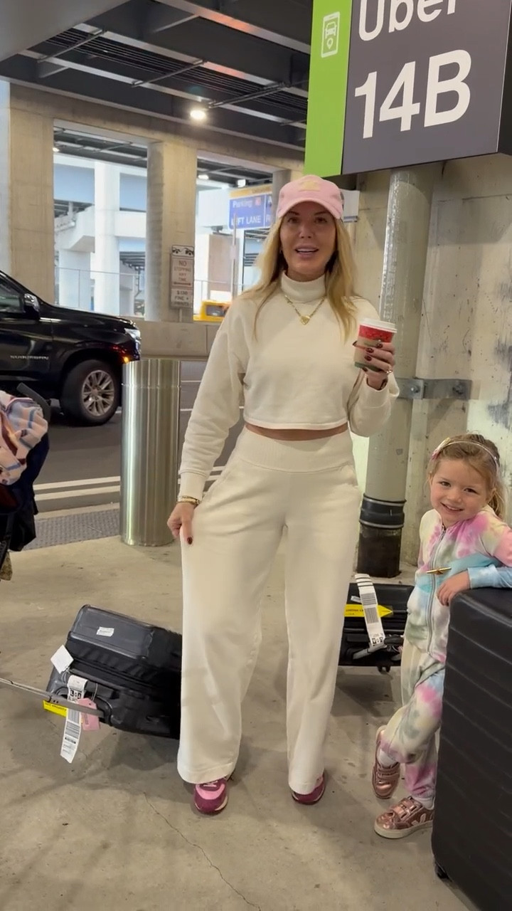 NYC travel day outfit🍎🗽 

#LTKootd #LTKmomlife #LTKTravel