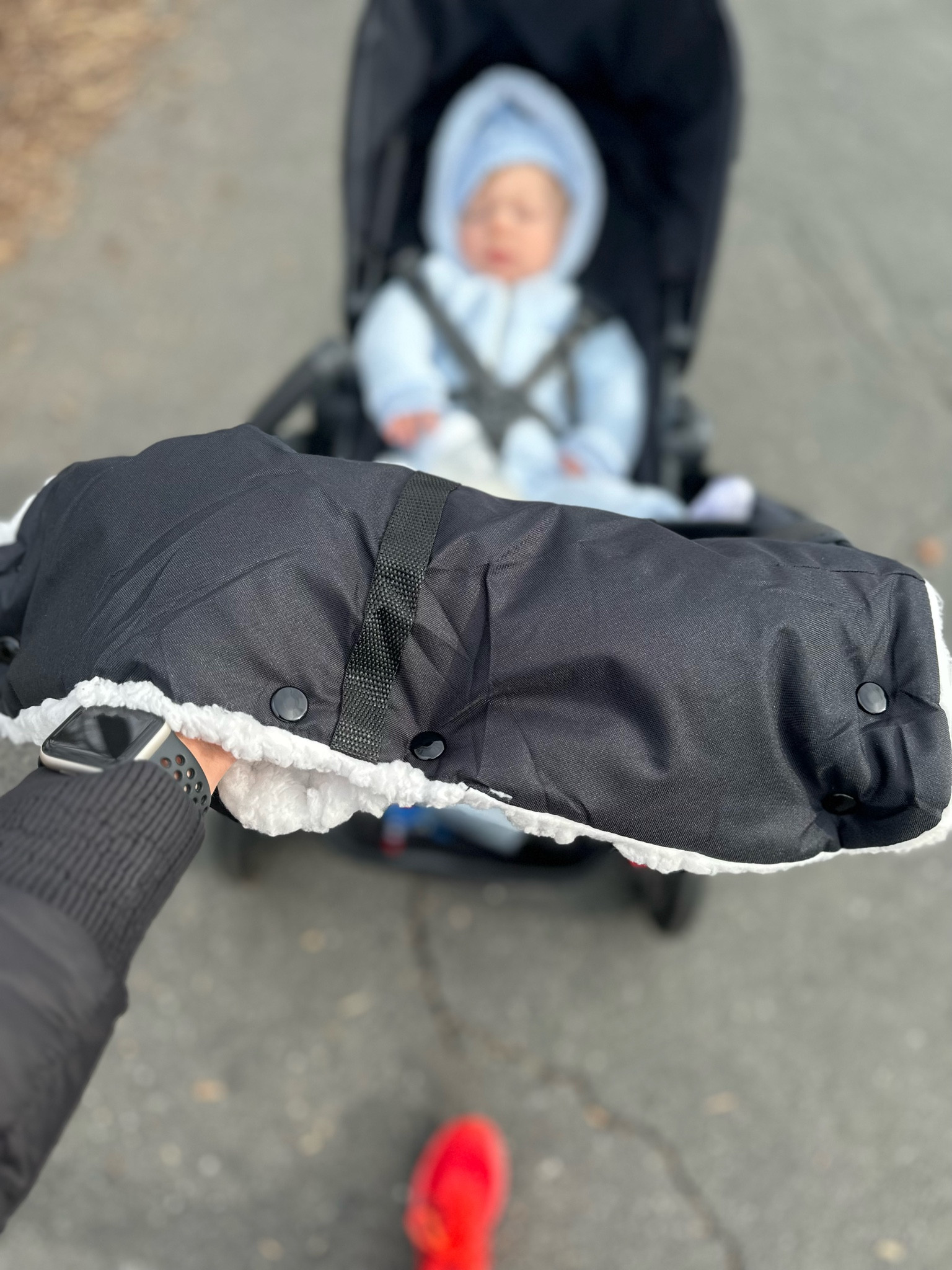Stroller Hand Muff 10/10 ⭐️ 

$16.99 on Amazon! Keeps your hands cozy for the cold walks without having to wear or pack gloves.

#LTKkids #LTKSeasonal #LTKbaby