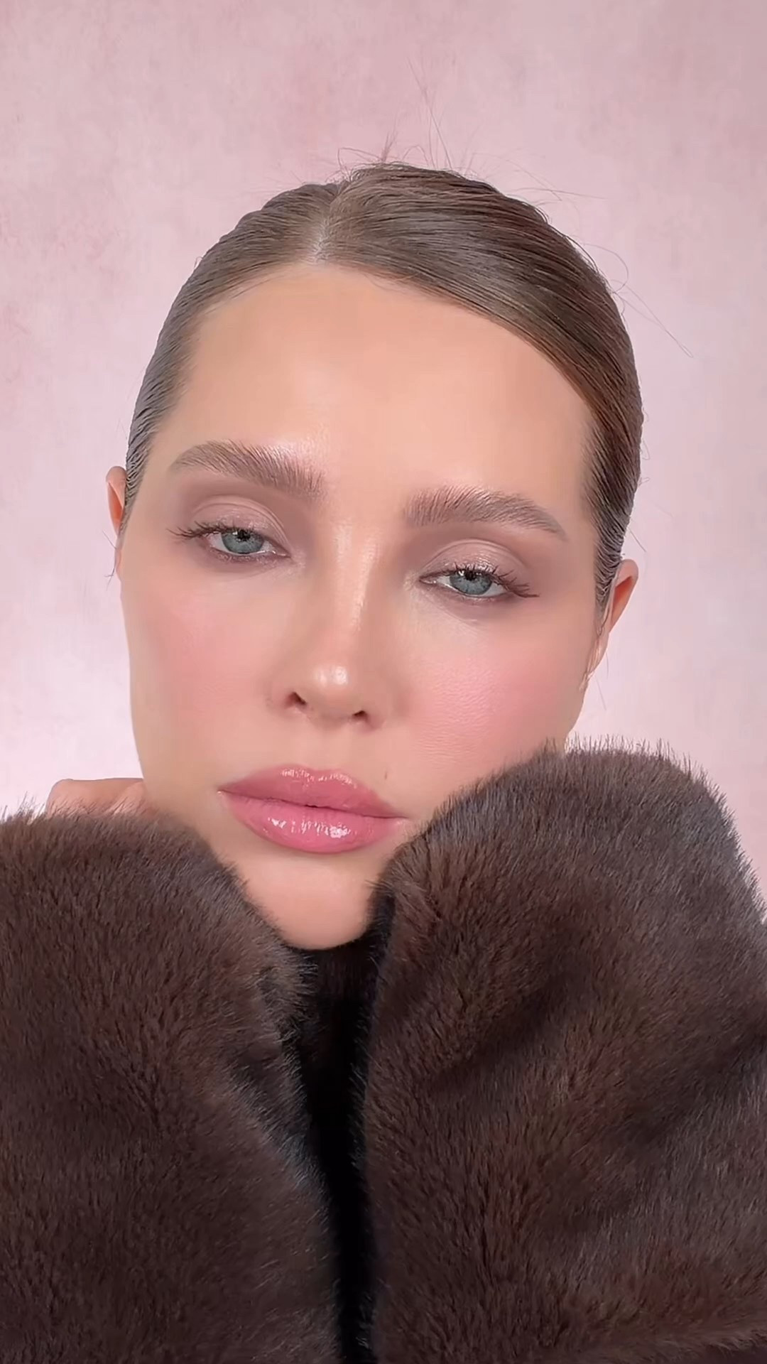 Colors: 
Primer sunscreen: original
Eye balm: iced 
eyeshadow: pallet isn’t released until mid January so I put a similar one. 
Mascara: brown 
Eyeliner: cocoa 
Brow pencil: grey blonde 
Foundation 1CR (was a little too dark for me so I recently bought 0.5n)
Blush: bubble gum pink 
Concealer: 115C
Liner: lift 
Gloss: extra pink 
Setting powder: cupcake 

#LTKBeauty