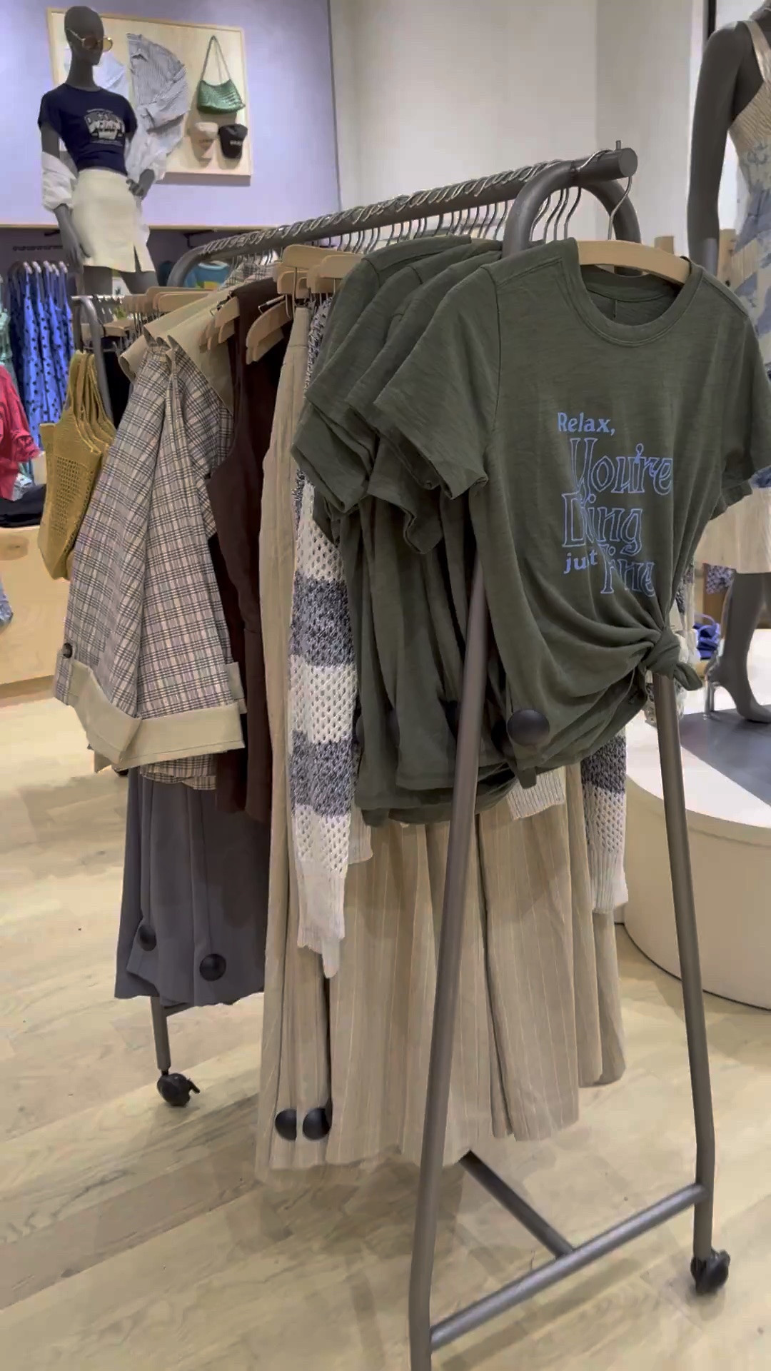 Oh I’m getting this one! I love a graphic tee!! 


*Use my code CATHERINE20 for 20% off Orders of $100+ at Anthropologie 
*Dates: Thursday 6/25 – Sunday 6/28

￼

#LTKdayinmylife #LTKOver40 #LTKSeasonal