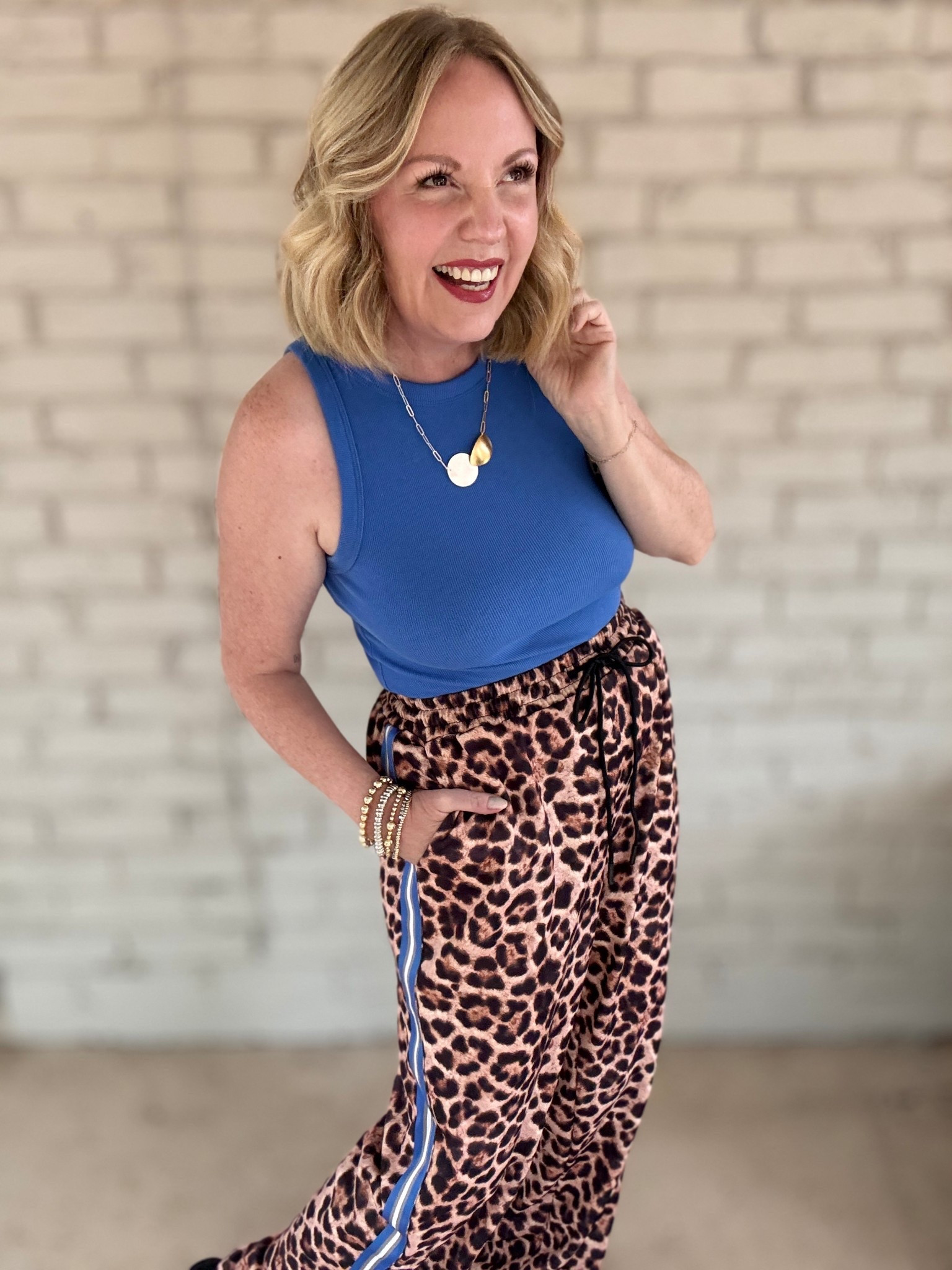 Medium tank; large pants 

#LTKSeasonal #LTKMidsize #LTKOver40