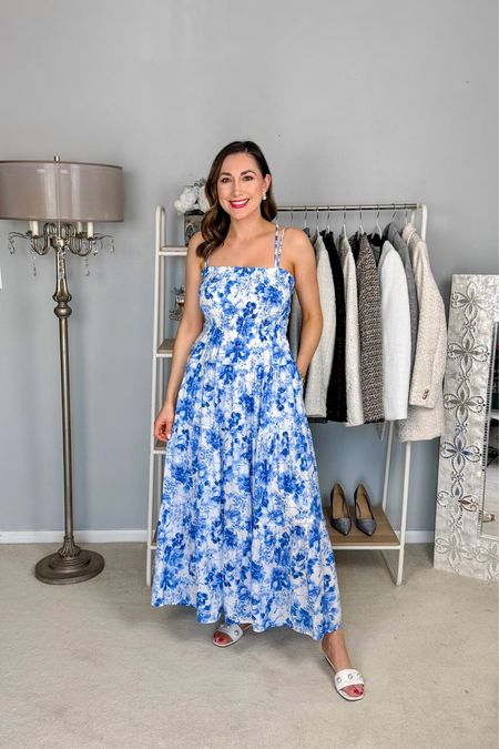 Vacation outfit 💙🤍

Blue and white floral maxi dress size small, TTS 
White sandals size 7, TTS

Summer outfit 
Spring outfit
Baby shower 
Floral dress 


#LTKSeasonal #LTKstyletip #LTKtravel
