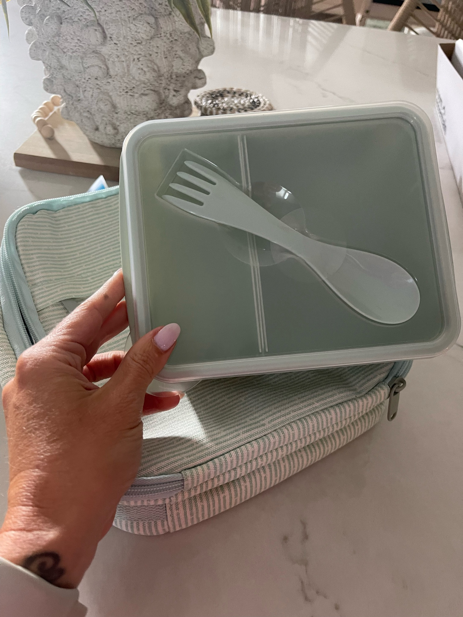 Pretty lunch box and  bento box for adults! 