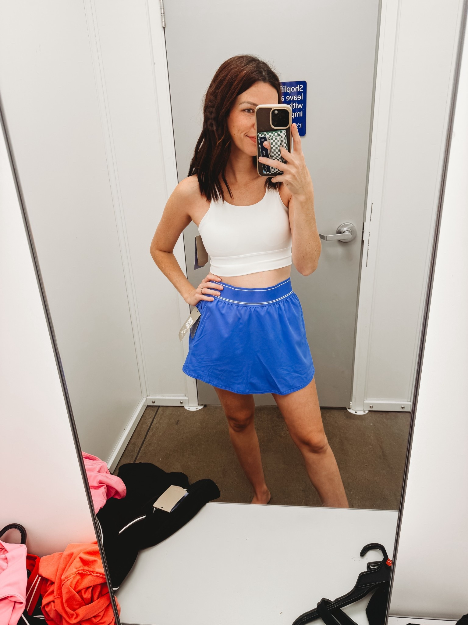 Sports moms!! Other color options too! True to size. I’m 5’3” 115lbs wearing size small 