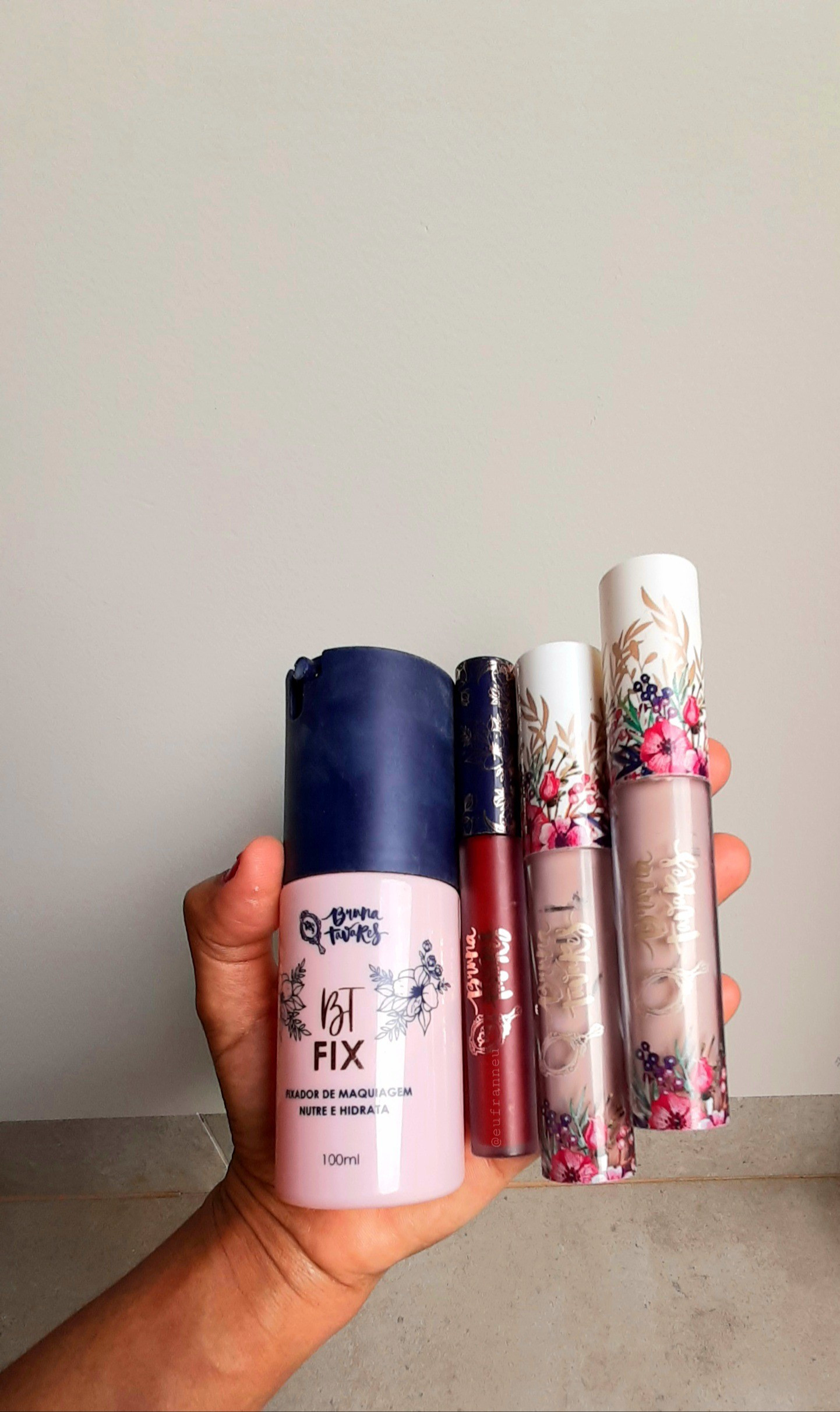 BRUMA FIXADORA BRUNA TAVARES BT FIX.Corretivo líquido multicover da Bruna Tavares é um produto com cobertura média a alta que além de corretivo serve para iluminar, cobrir manchas, como contorno e base! Tem longa duração, efeito matte de cobertura uniforme.Batom Líquido BT Bruna Tavares.#makeup #maquiagem  

#LTKbrasil