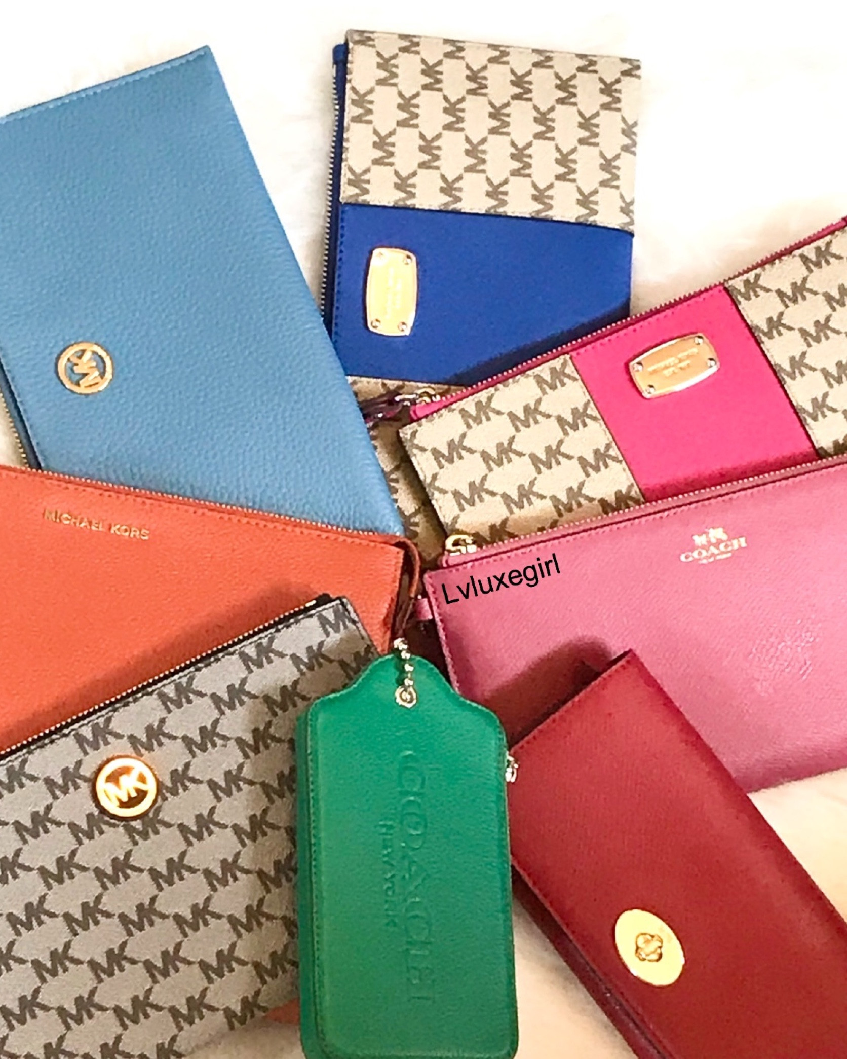 Michael Kors wristlets
Coach wristlets
Michael bag
Coach bag 
#michaelkors #coachbag

#LTKitbag #LTKGiftGuide #LTKHoliday