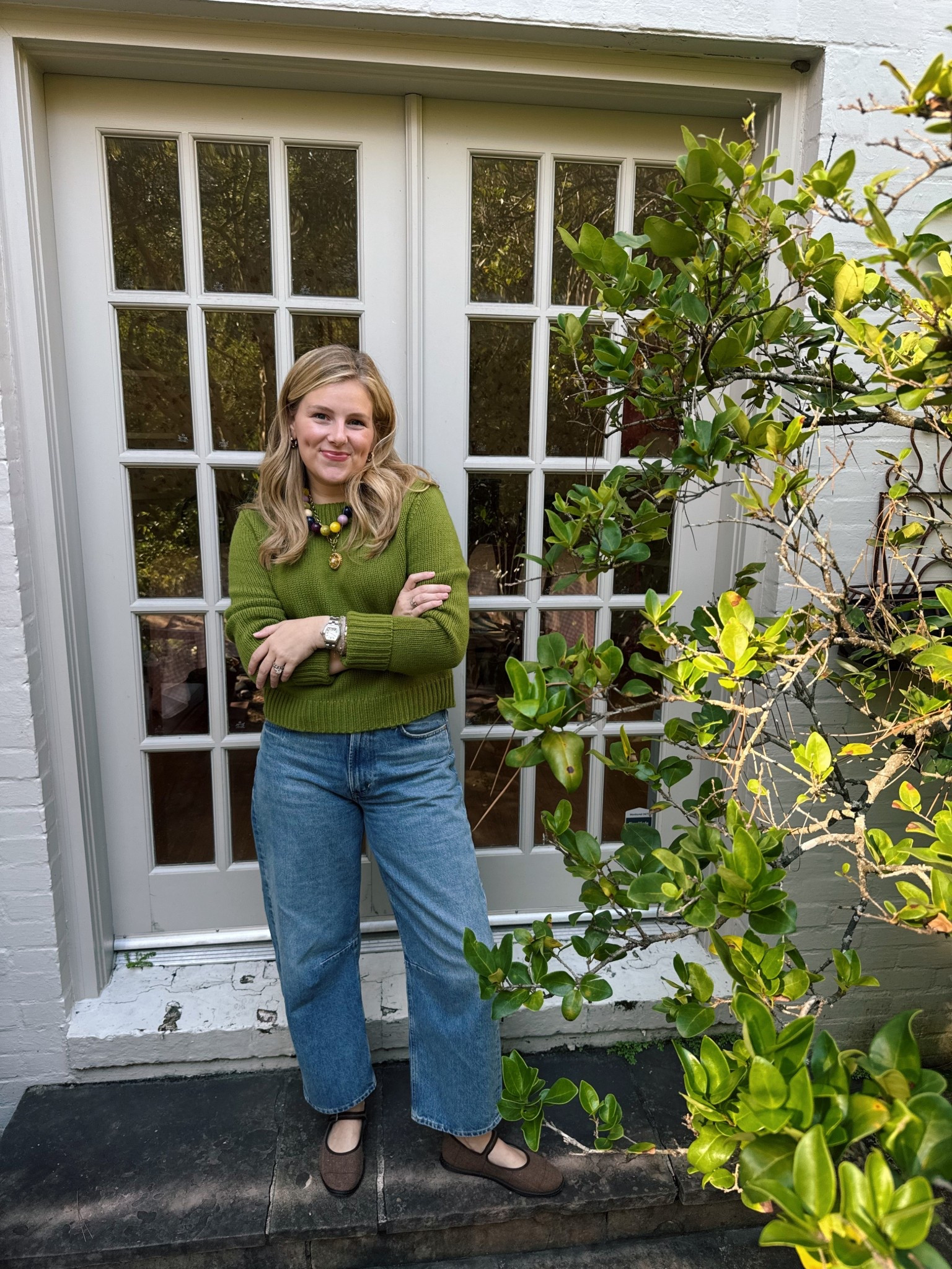 Cashmere sweater
Blue jeans
Mary Jane flats 

Code: MARYSANFORD15