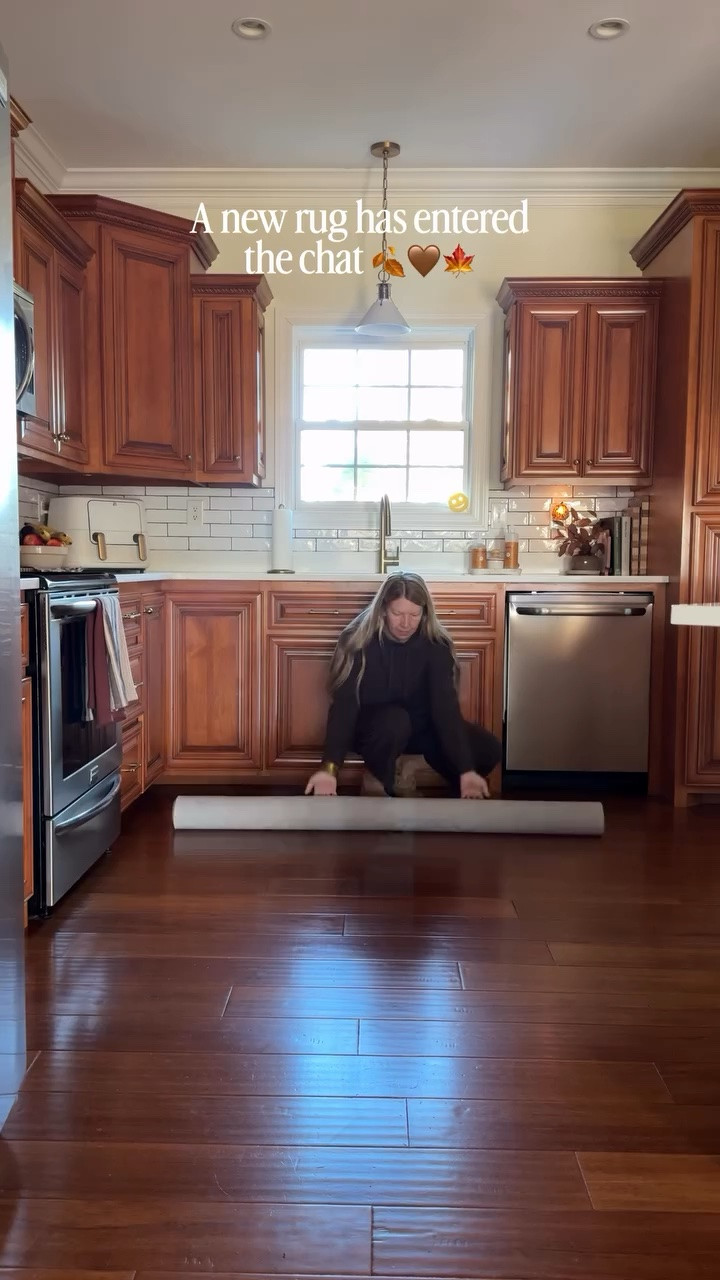 A new rug has entered the chat! 🍂🤎🍁 #ad A brand new collection just dropped from @chrislovesjulia + @loloirugs and y’all it’s a good one! 👀

I chose the Ramona in the Ivory/Multi color for my kitchen. The key features for me on this one were the non-slip backing and it’s machine washable! 🙌 That’s a total win for the kitchen! 

They also sent me a new bath mat from the collection so keep an eye on my stories to see that one! Just comment SHOP if you need the links! 🔗 @fromclj #kitchenrug #fallrugs #loloirugs
