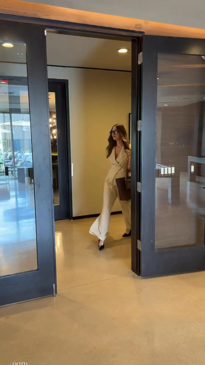 What I Wore to The Office This Week with @micas.official 
Simple but chic 💅🏼 

#ootd 
#officeoutfit 
#outfitinspo 
#workwear 
#officestyle

#LTKootd #LTKWorkwear #LTKTall