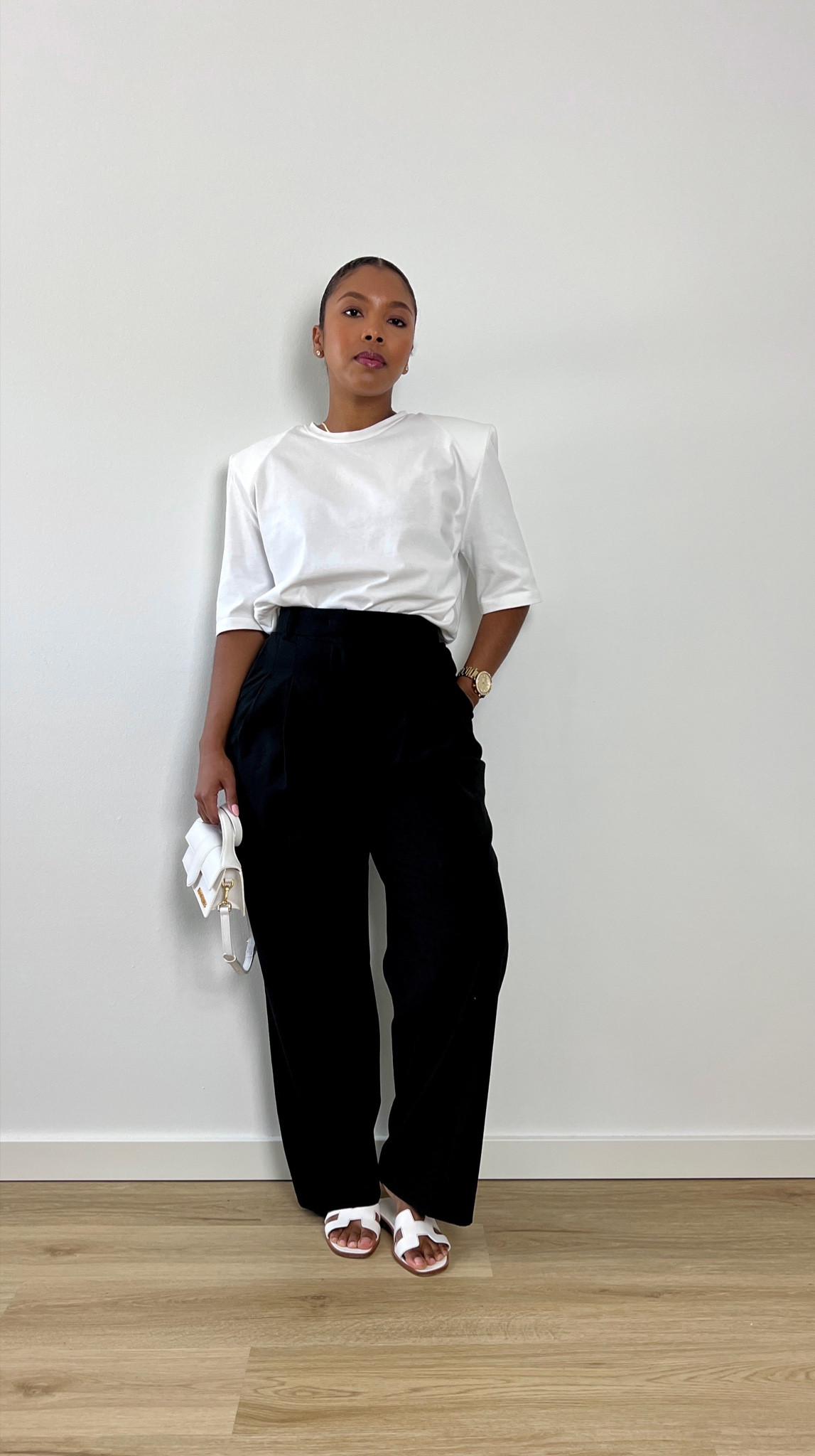 Casual white t-shirt and black trousers outfit 🖤

outfit inspiration, summer style, COS white clean cut tshirt, The Frankie Shop, White Carrington Tshirt, Jacquemus white tote bag, Hermès Oran sandals, H&M white sandals, Hermès dupe sandals, black wide leg trousers Uniqlo. 

#LTKstyletip #LTKcurves #LTKSeasonal