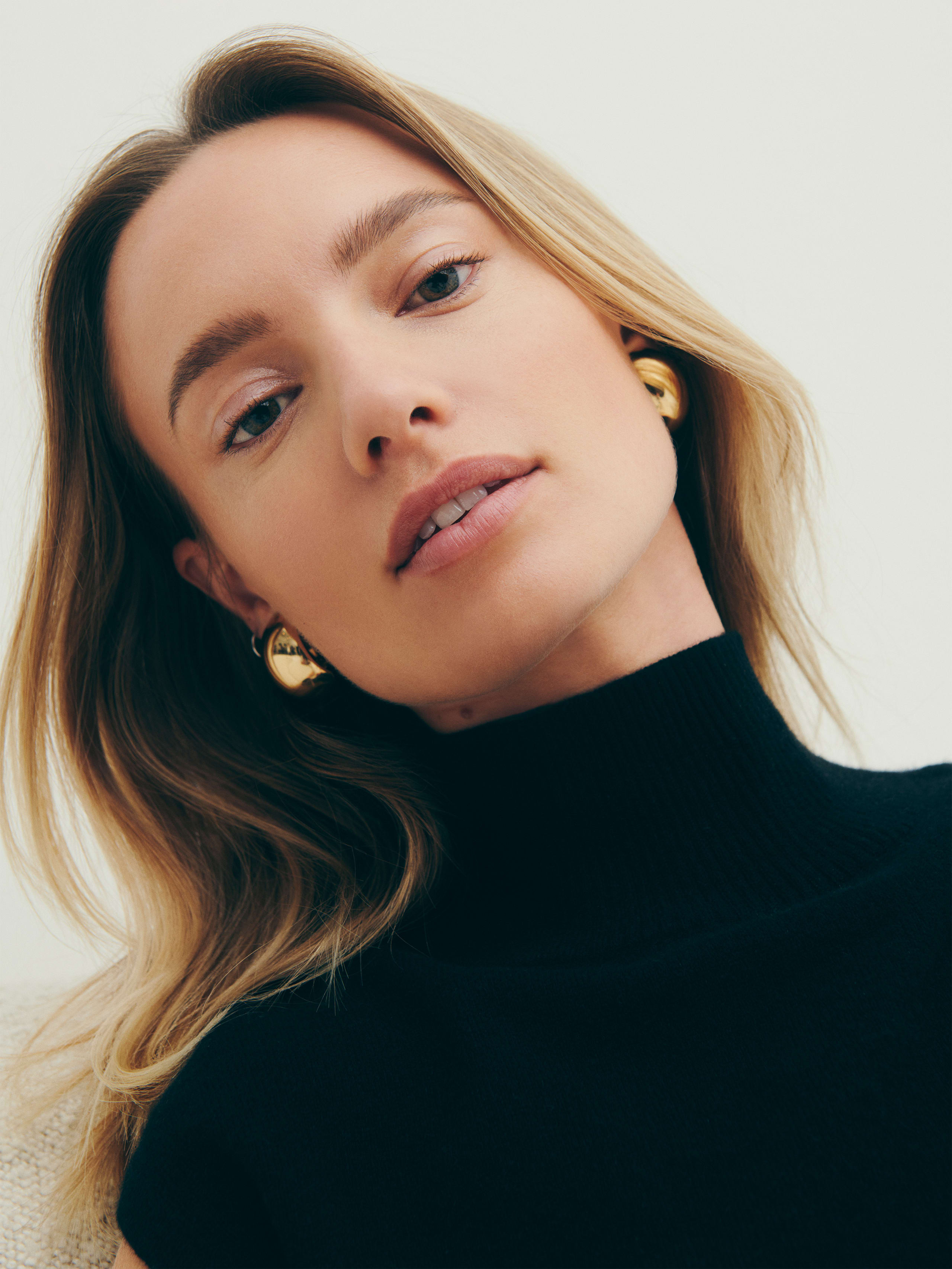 Arco Cashmere Sleeveless Turtleneck Sweater | Reformation (Global)