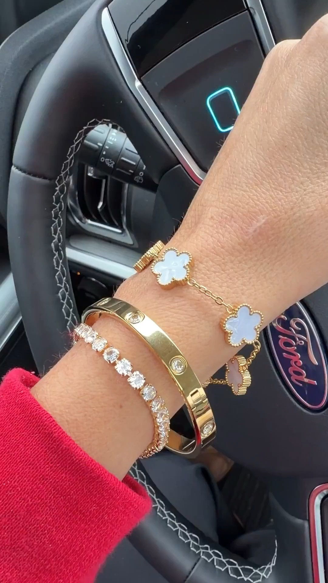 3 piece gold bracelet stack...
Order this!! Doesn't tarnish and look almost identical to the real deal
#LTKgrwm #LTKmomlife
#LTKootd