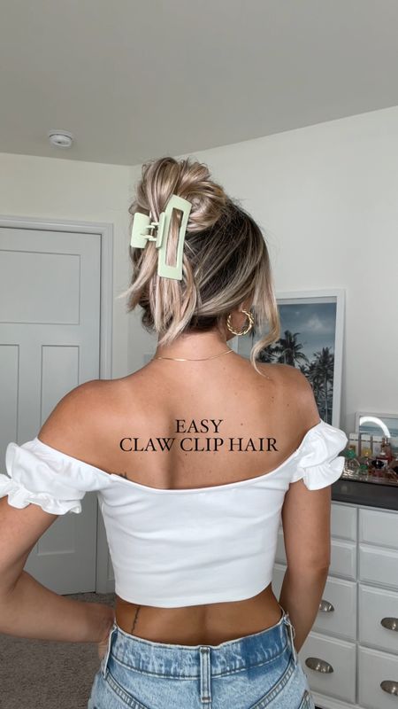 Easy Claw Clip Hair 🫶🏼 it’s perfect for thick hair and I’m also linking my top! 

#LTKstyletip #LTKunder100 #LTKSeasonal